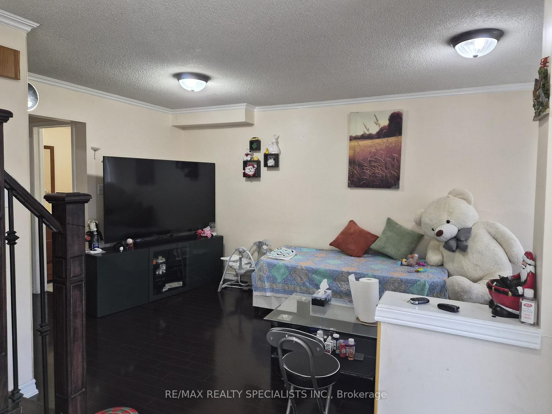 Photo 3 of 22 Streamside Lane, Brampton, Sandringham-Wellington — HOMEH