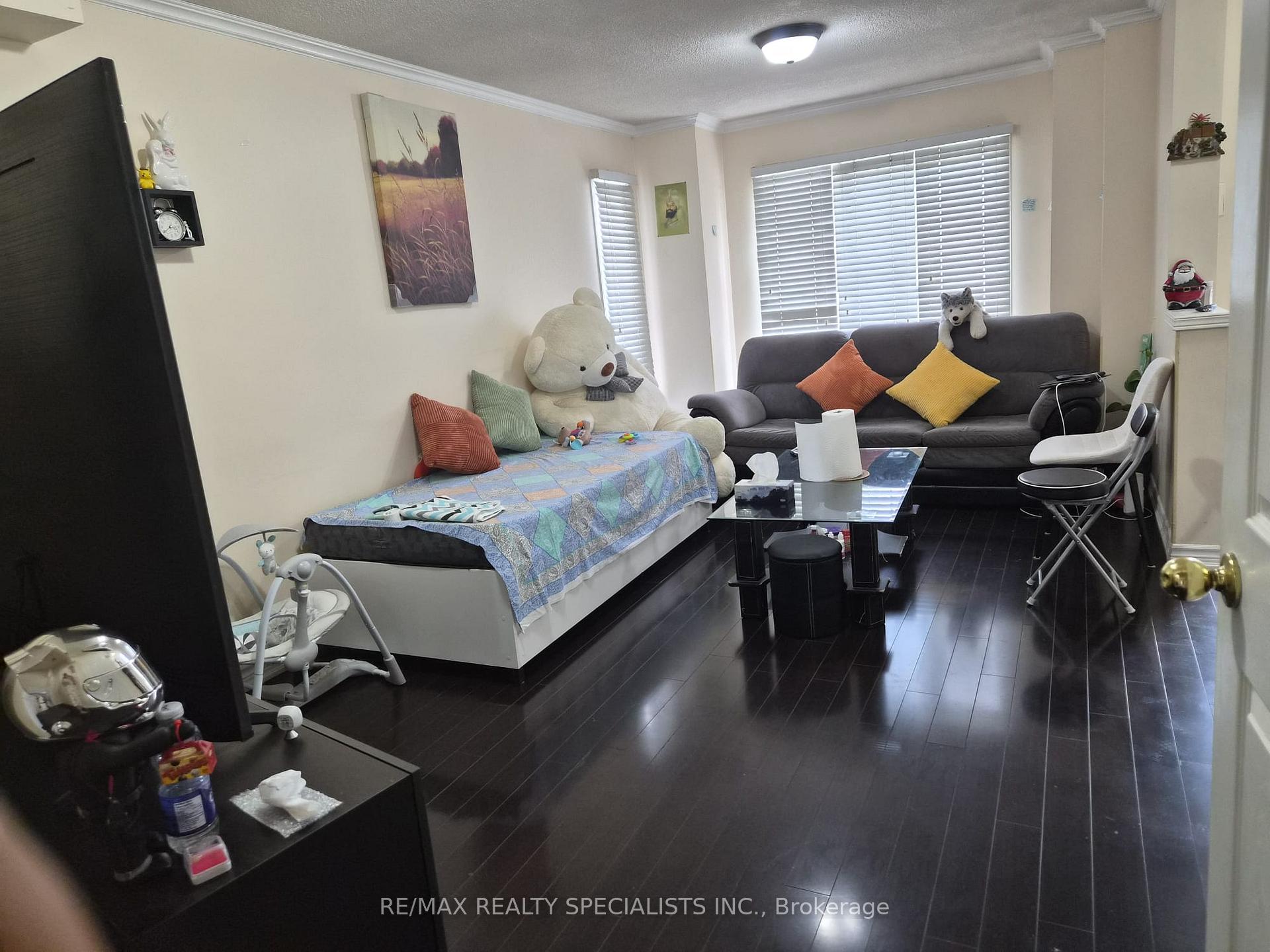 Photo 4 of 22 Streamside Lane, Brampton, Sandringham-Wellington — HOMEH