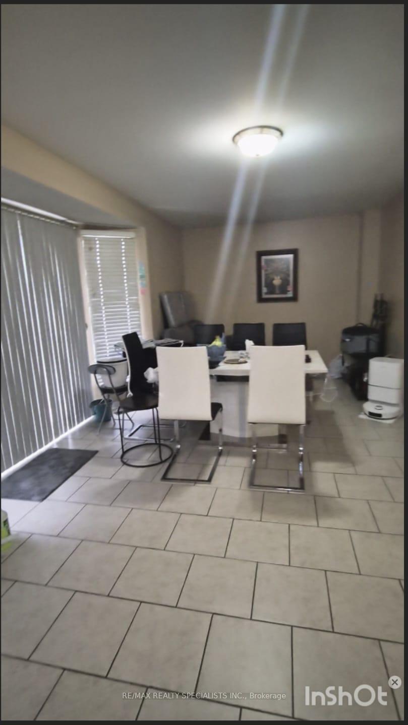 Photo 5 of 22 Streamside Lane, Brampton, Sandringham-Wellington — HOMEH