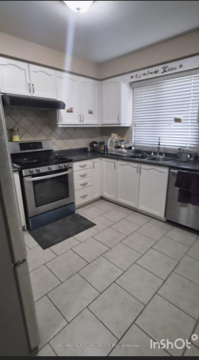 Photo 11 of 22 Streamside Lane, Brampton, Sandringham-Wellington — HOMEH