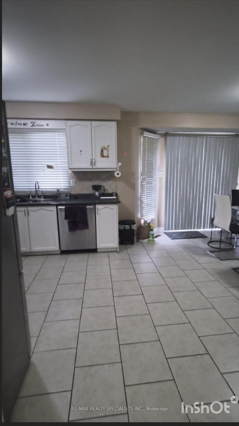 Photo 13 of 22 Streamside Lane, Brampton, Sandringham-Wellington — HOMEH