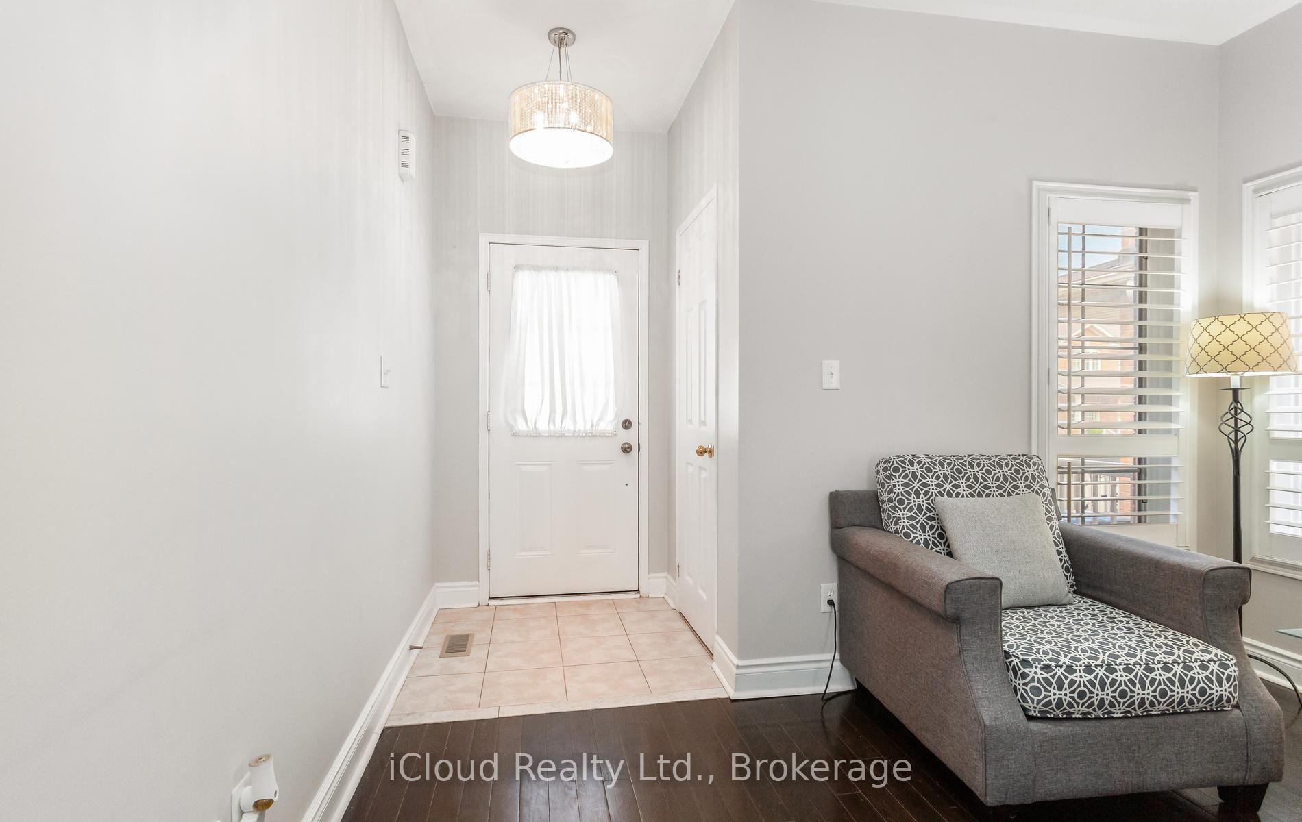 Photo 5 of 39 Flurry Circle, Brampton, Credit Valley — HOMEH