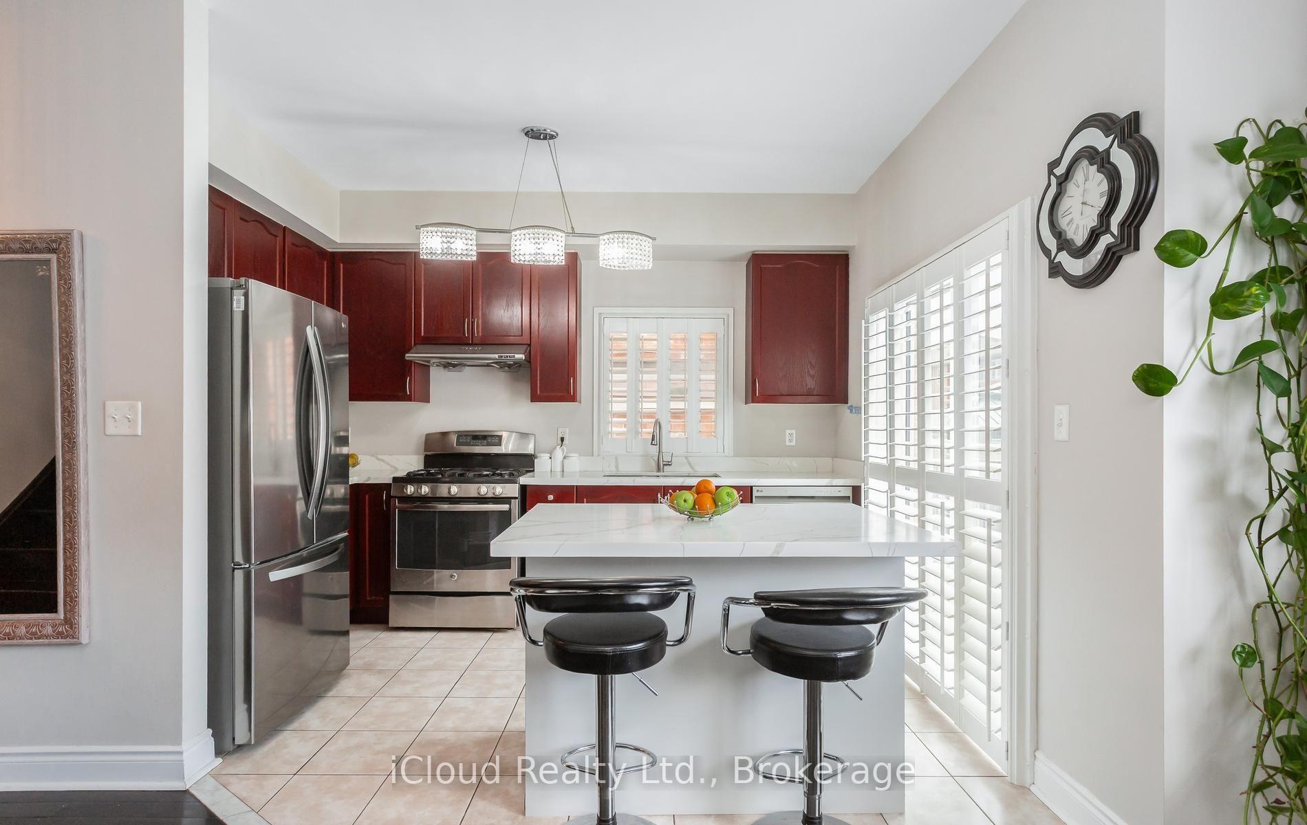 Photo 15 of 39 Flurry Circle, Brampton, Credit Valley — HOMEH