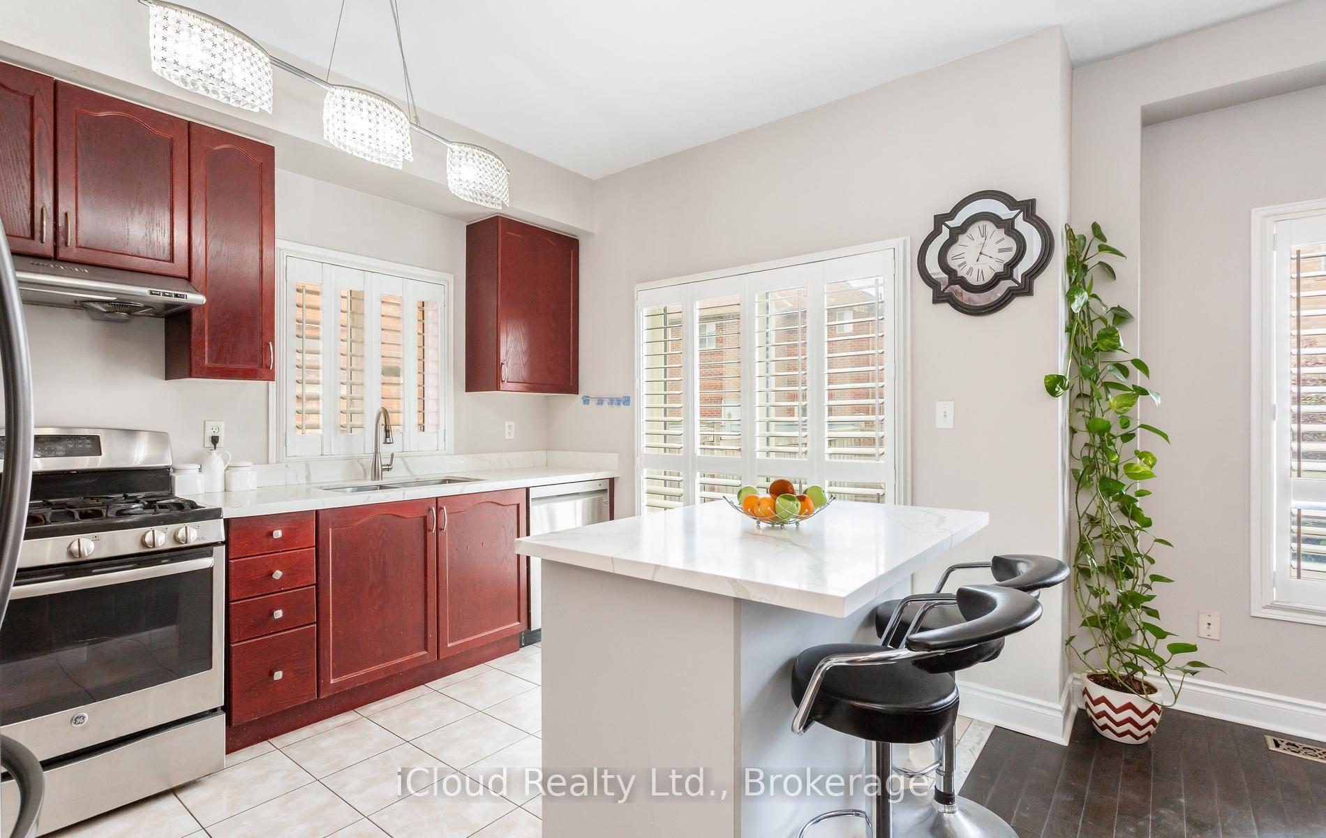 Photo 16 of 39 Flurry Circle, Brampton, Credit Valley — HOMEH