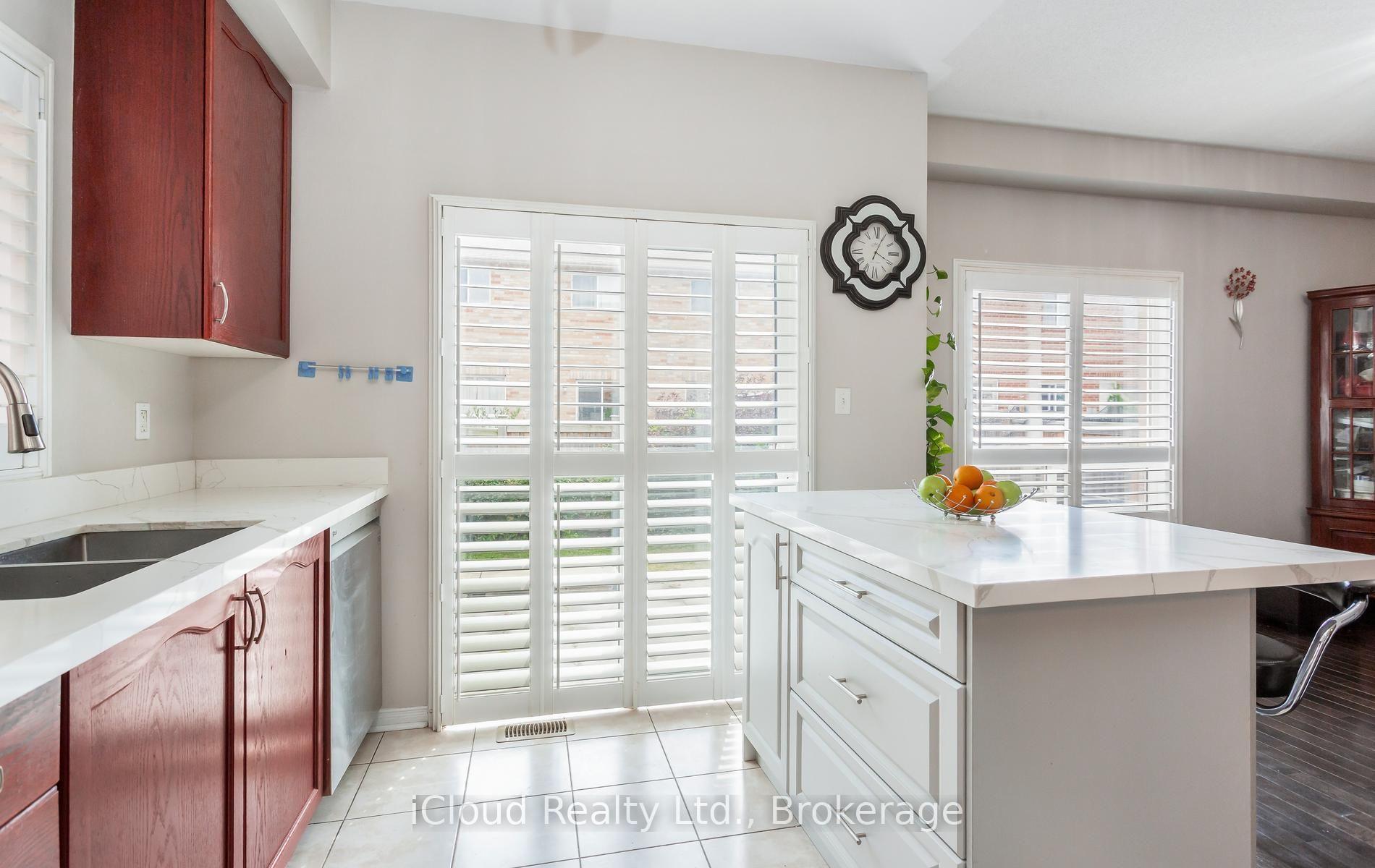 Photo 17 of 39 Flurry Circle, Brampton, Credit Valley — HOMEH
