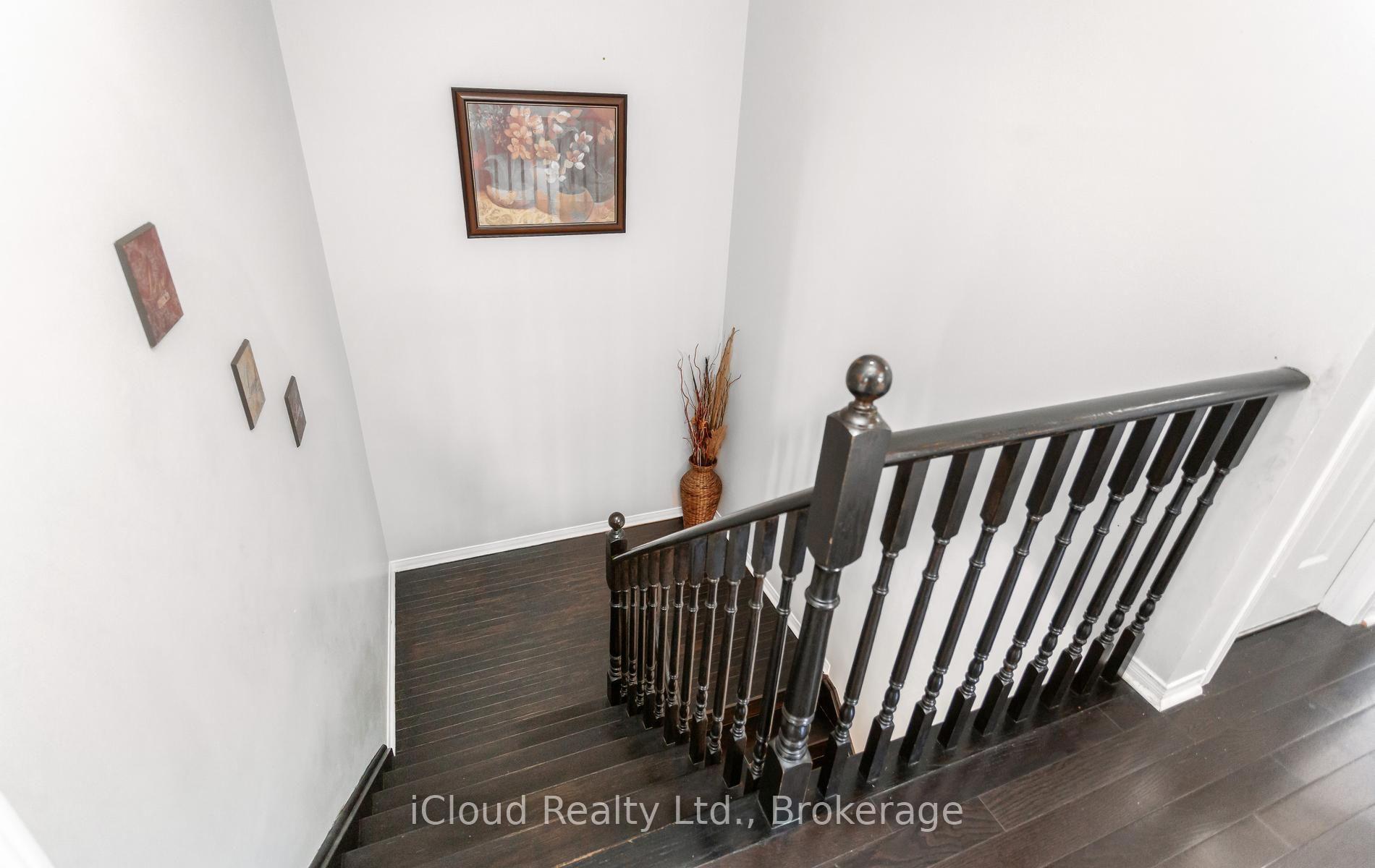 Photo 19 of 39 Flurry Circle, Brampton, Credit Valley — HOMEH