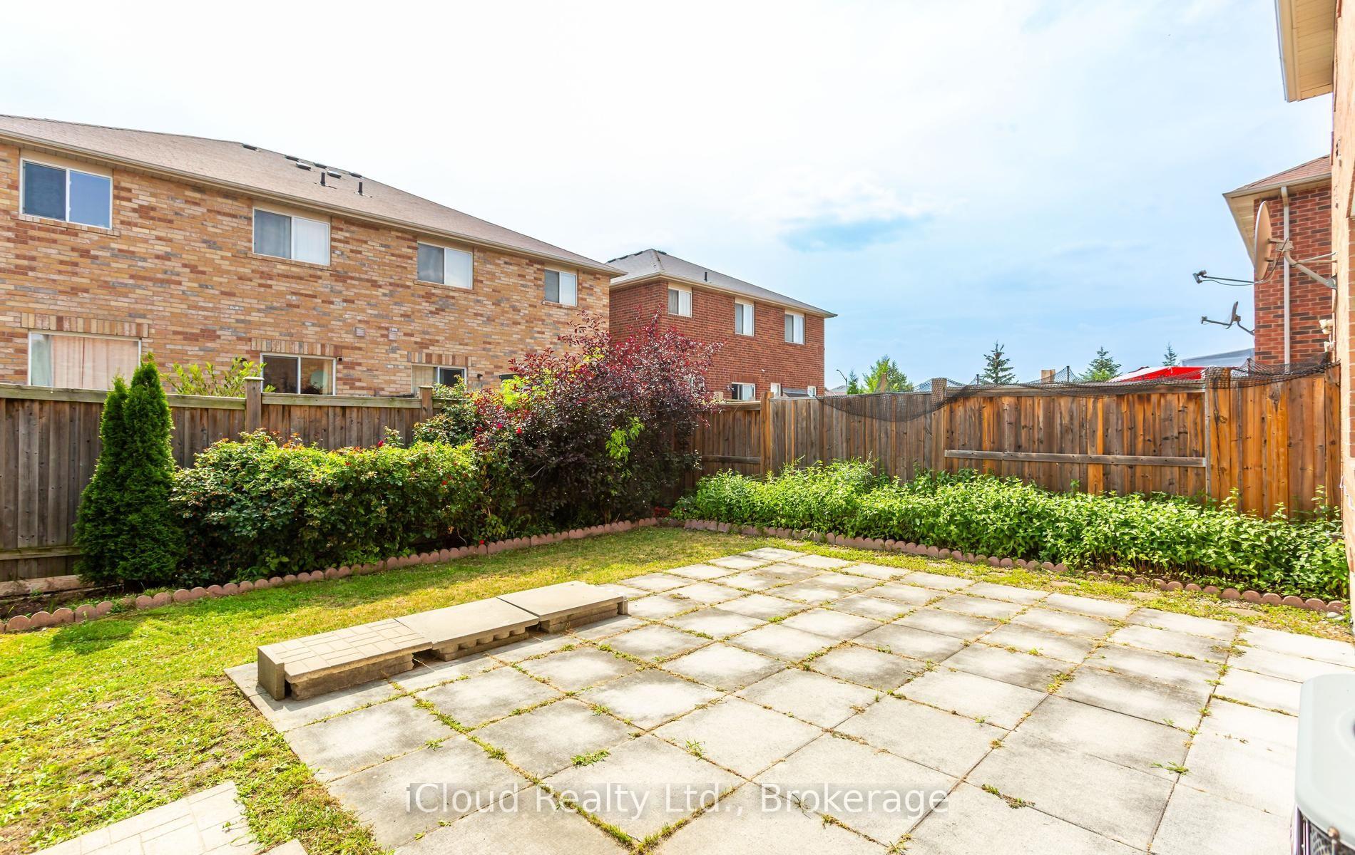 Photo 32 of 39 Flurry Circle, Brampton, Credit Valley — HOMEH