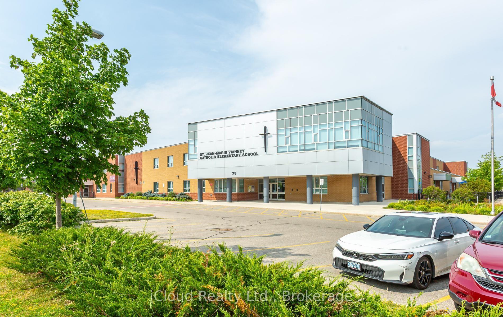 Photo 35 of 39 Flurry Circle, Brampton, Credit Valley — HOMEH