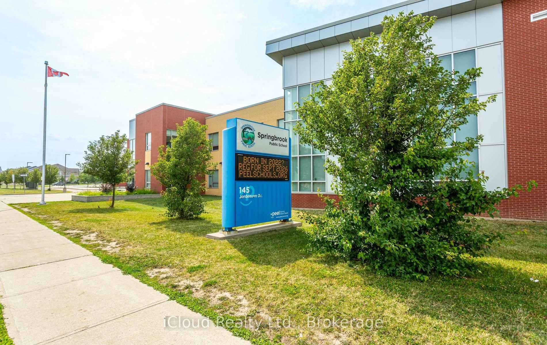 Photo 36 of 39 Flurry Circle, Brampton, Credit Valley — HOMEH