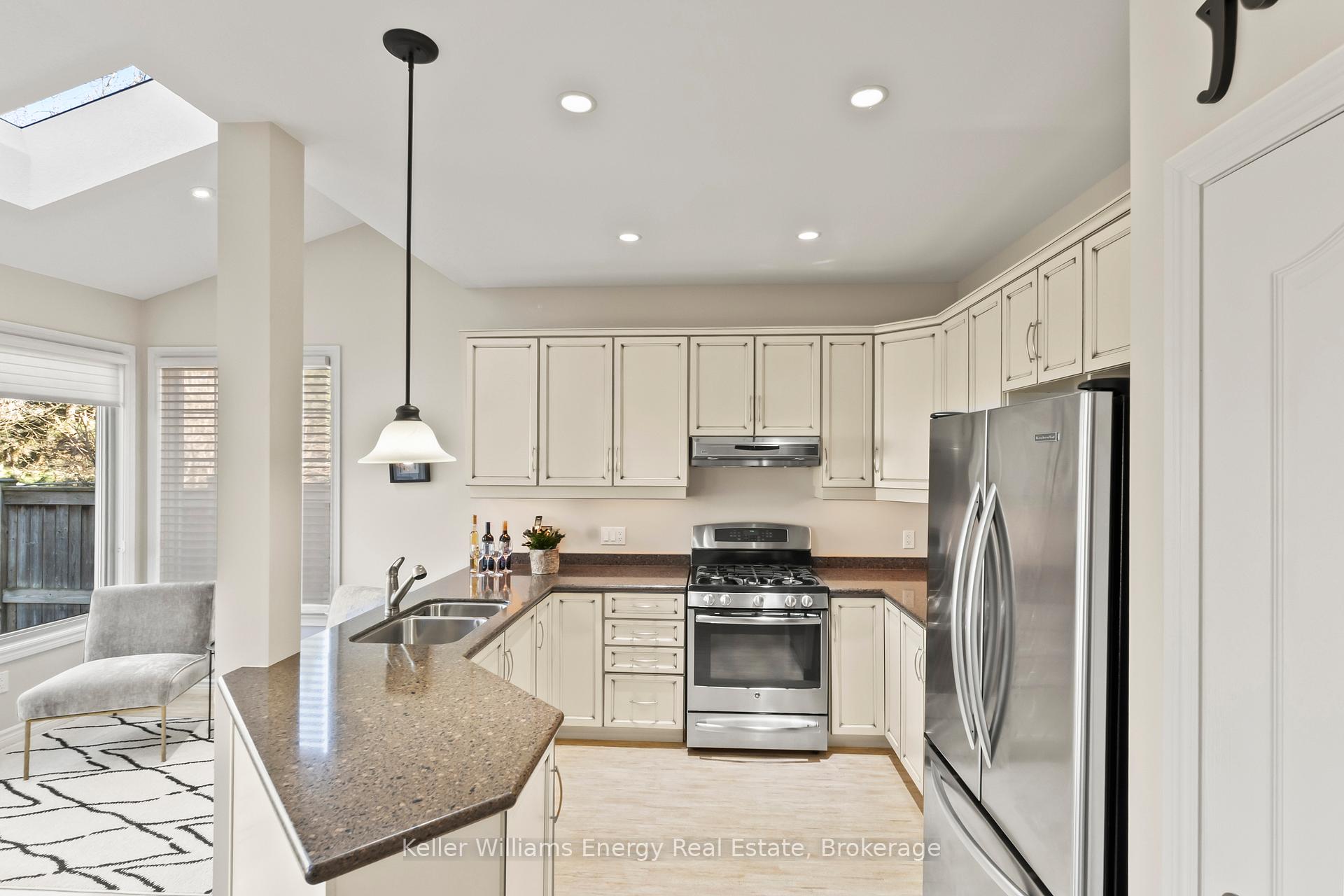 Photo 5 of 2258 Pindar Crescent, Oshawa, Kedron — HOMEH