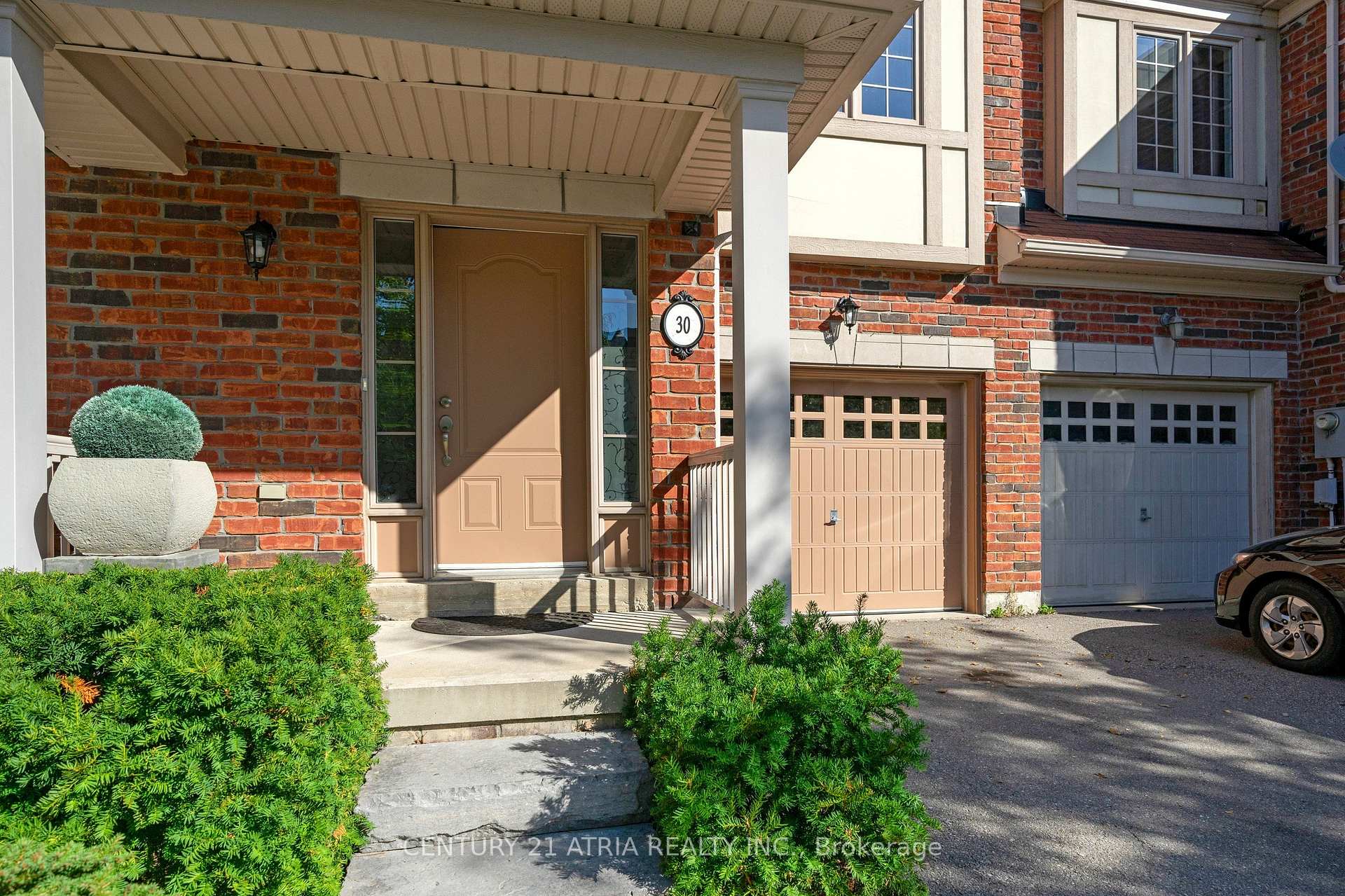 Photo 4 of 30 Coranto Way, Vaughan, Vellore Village — HOMEH