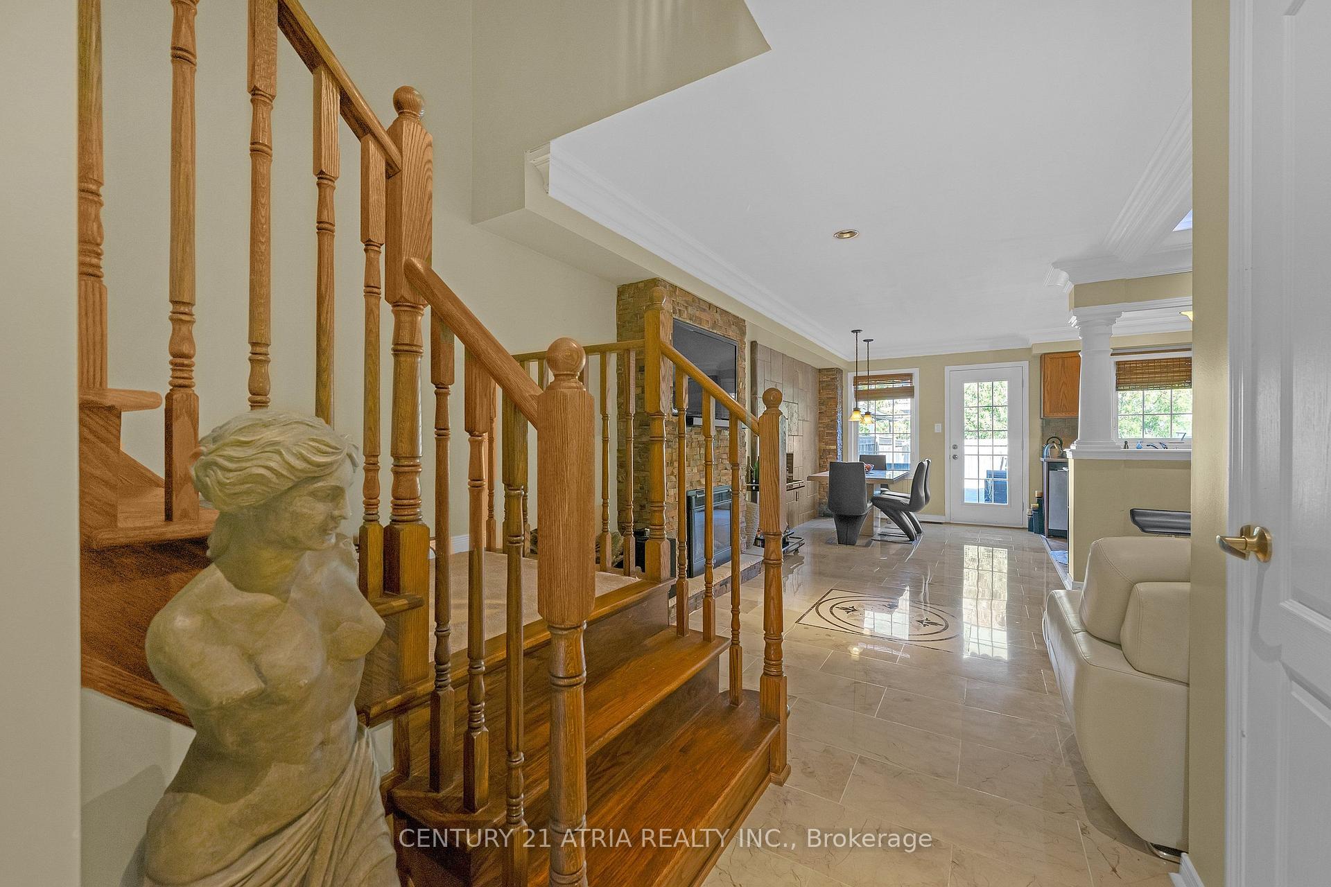 Photo 9 of 30 Coranto Way, Vaughan, Vellore Village — HOMEH