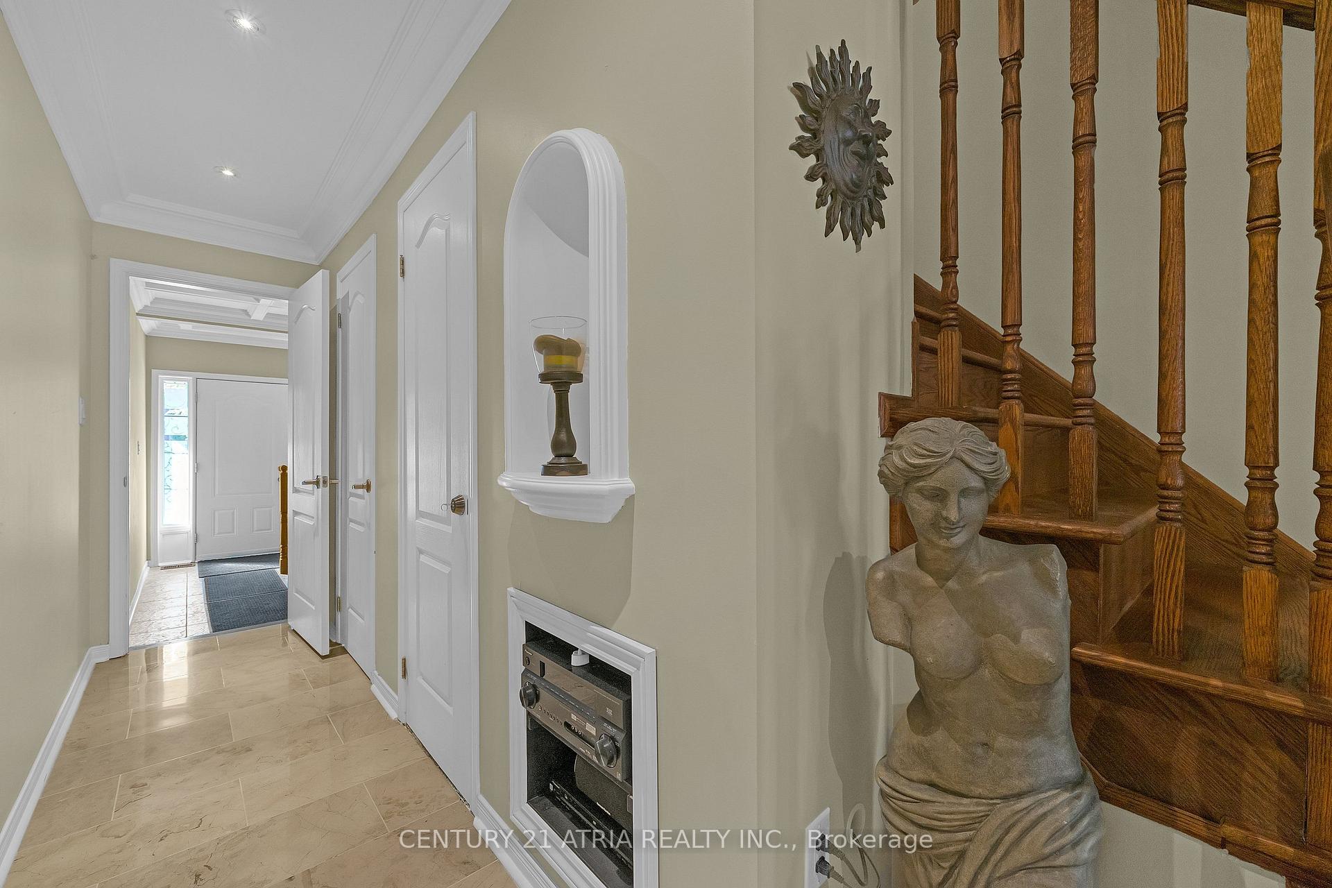 Photo 10 of 30 Coranto Way, Vaughan, Vellore Village — HOMEH
