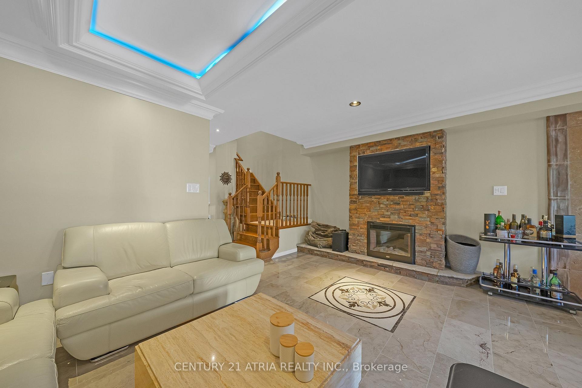 Photo 13 of 30 Coranto Way, Vaughan, Vellore Village — HOMEH