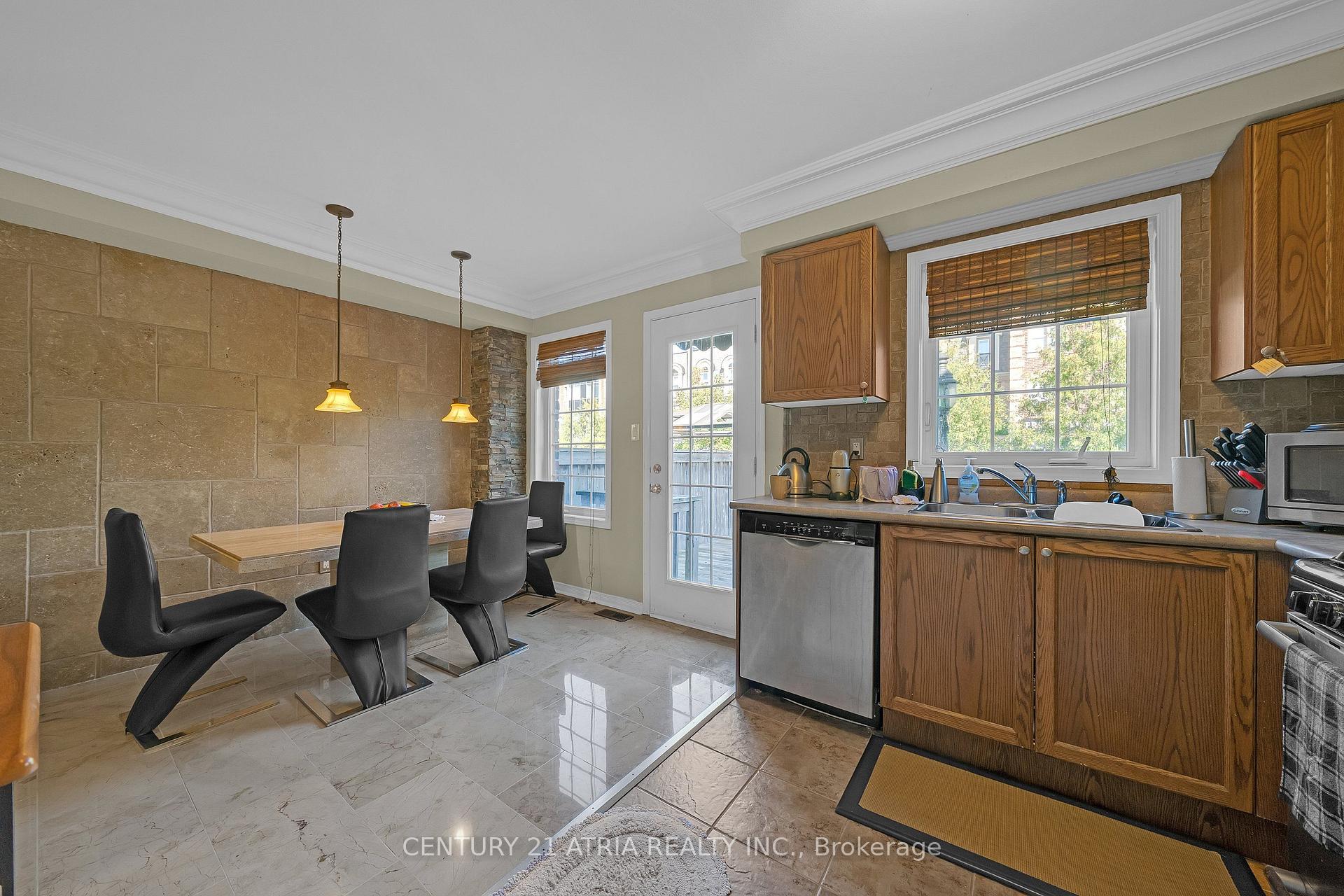 Photo 15 of 30 Coranto Way, Vaughan, Vellore Village — HOMEH