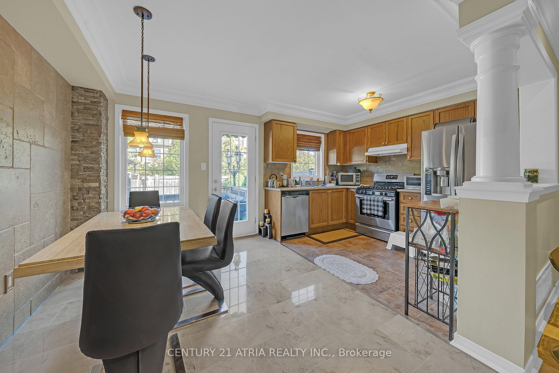 Photo 16 of 30 Coranto Way, Vaughan, Vellore Village — HOMEH