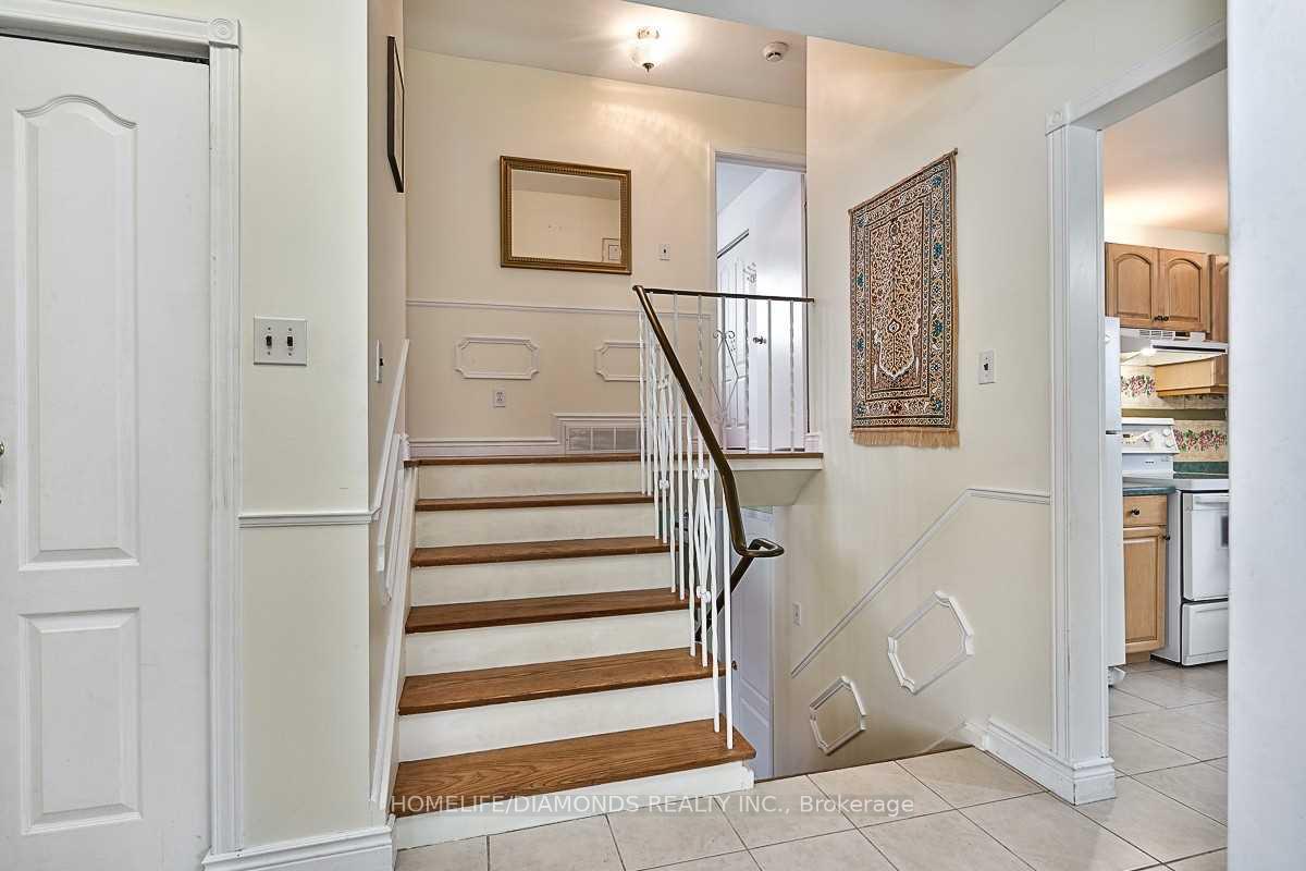 Photo 4 of 35 Edenborough Drive, Brampton, Southgate — HOMEH