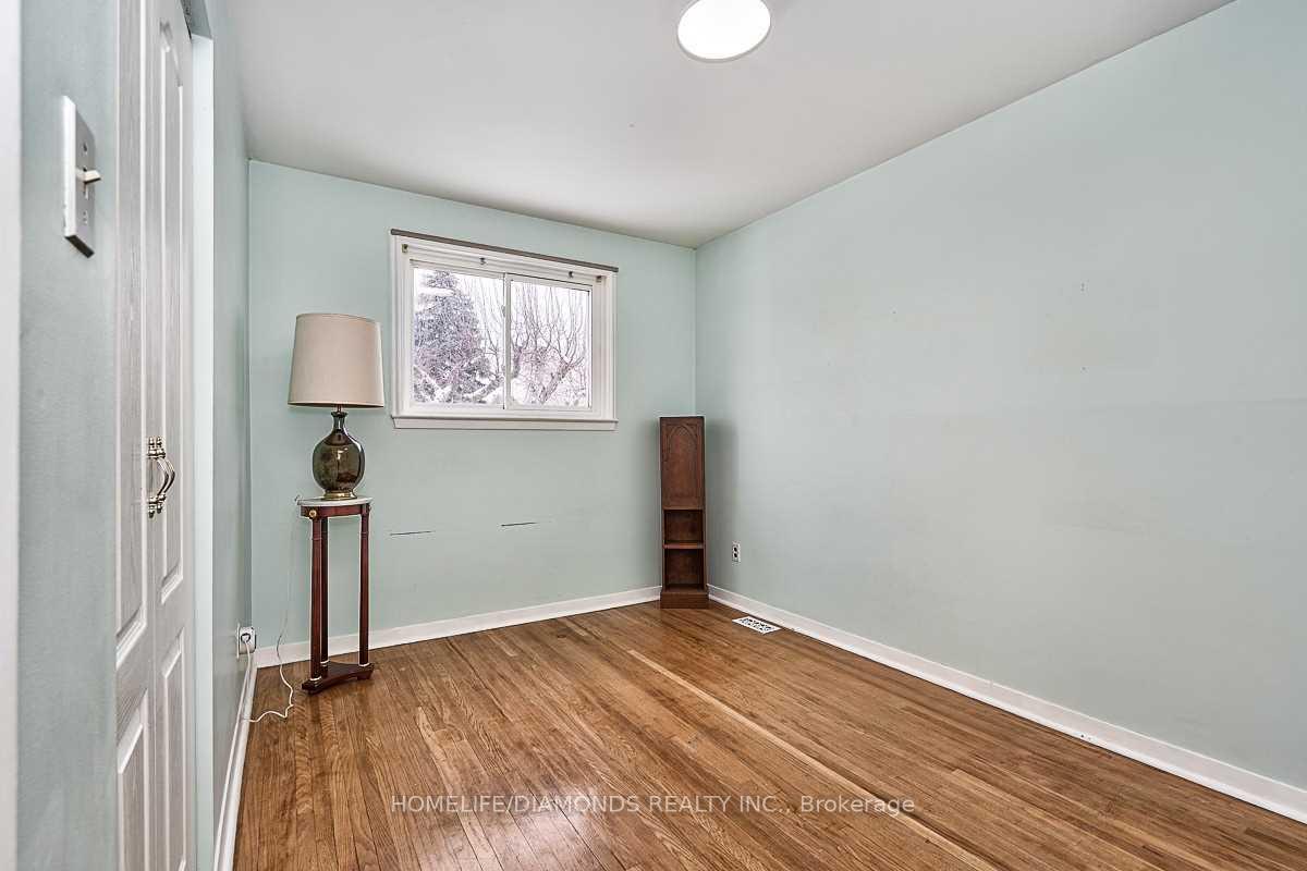 Photo 13 of 35 Edenborough Drive, Brampton, Southgate — HOMEH