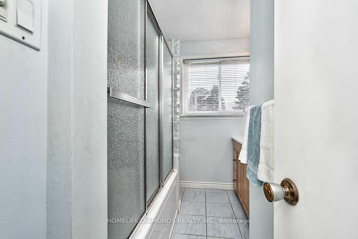 Photo 14 of 35 Edenborough Drive, Brampton, Southgate — HOMEH
