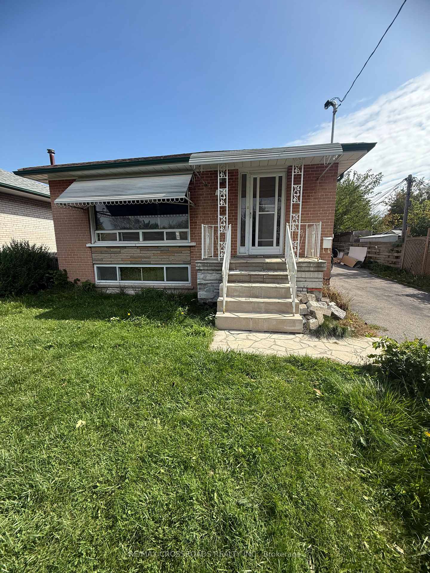 Photo 2 of 3 Baybrook Crescent, Scarborough, Woburn — HOMEH