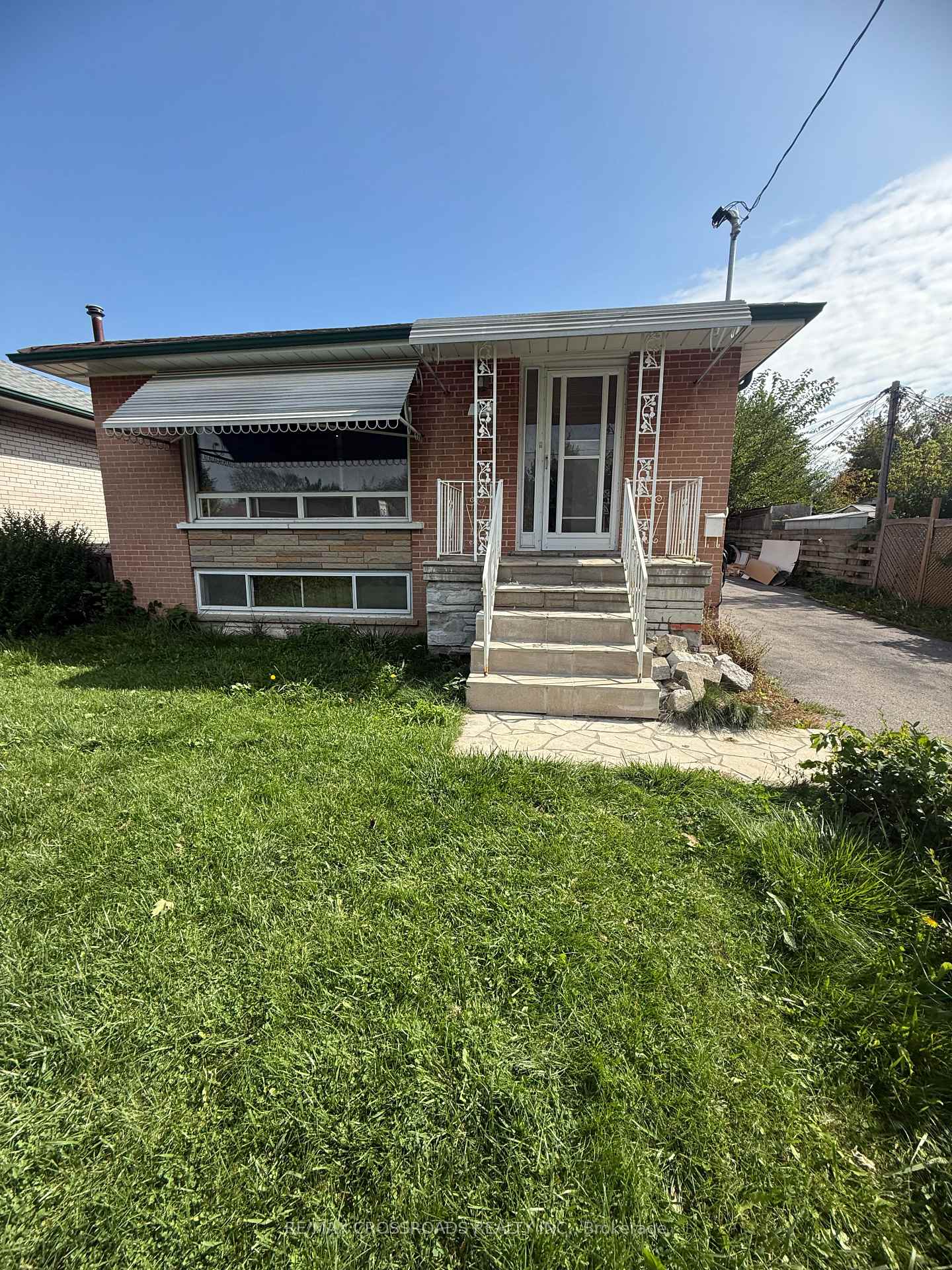 Photo 3 of 3 Baybrook Crescent, Scarborough, Woburn — HOMEH