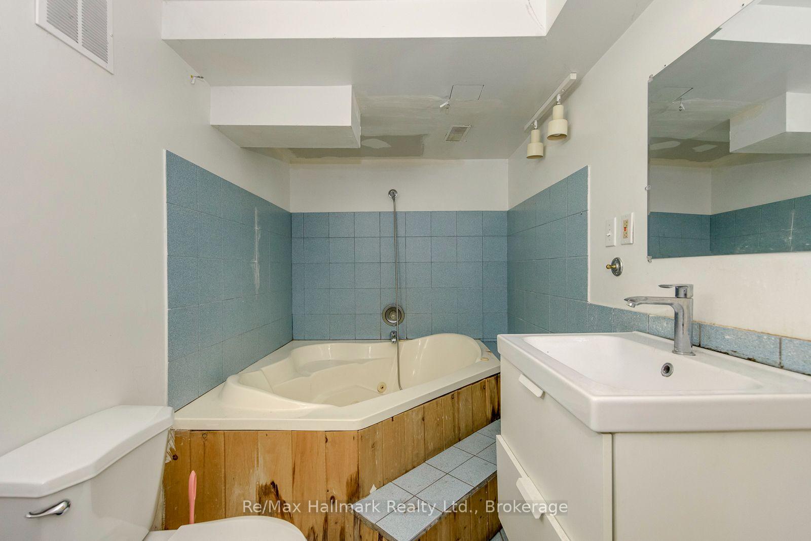 Photo 37 of 463 Candler Road, Oakville, Ford — HOMEH