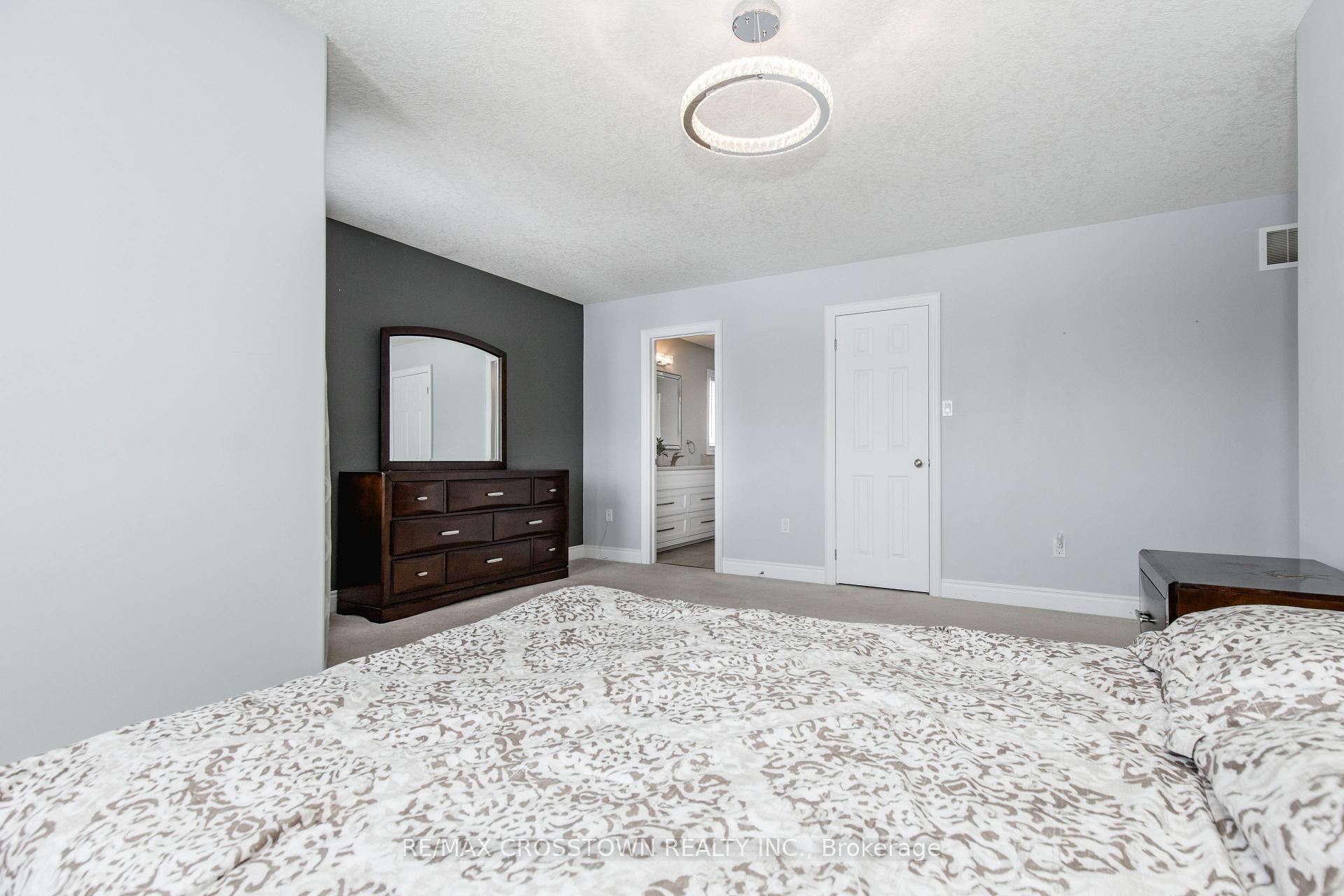 Photo 24 of 996 Booth Avenue, Innisfil, Alcona — HOMEH