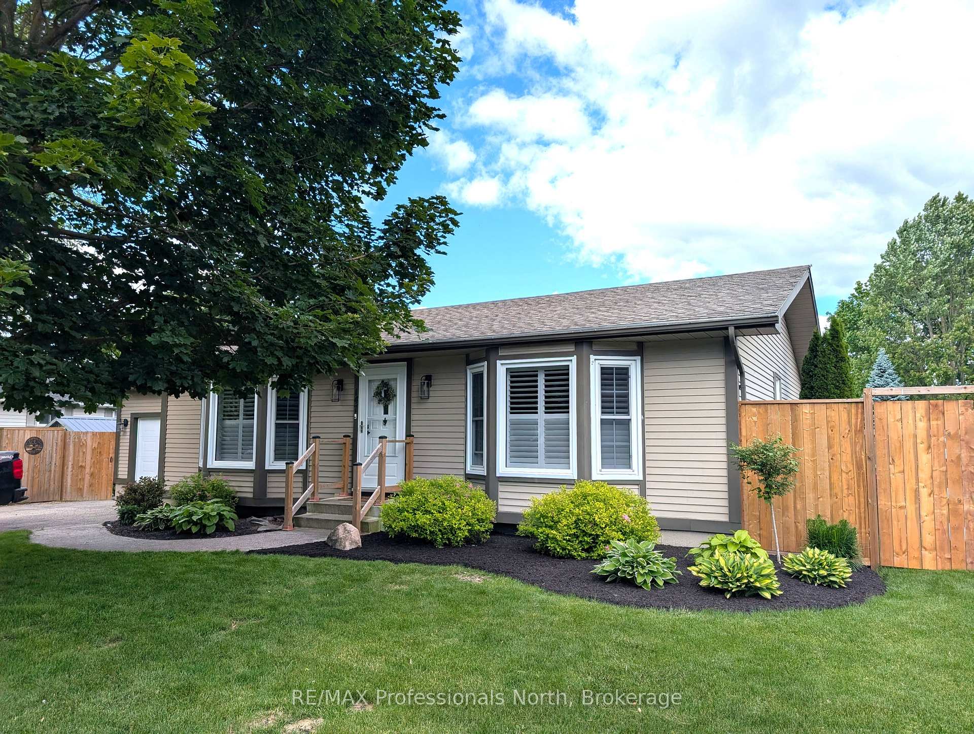 Photo 3 of 147 15th Ave Close, Hanover — HOMEH