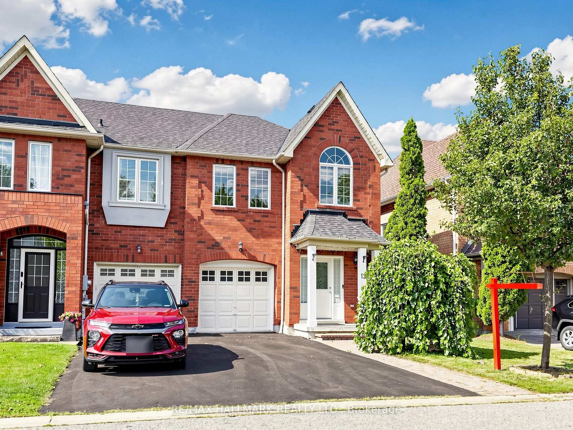 Photo 2 of 12 Stokely Crescent, Whitby, Downtown Whitby — HOMEH