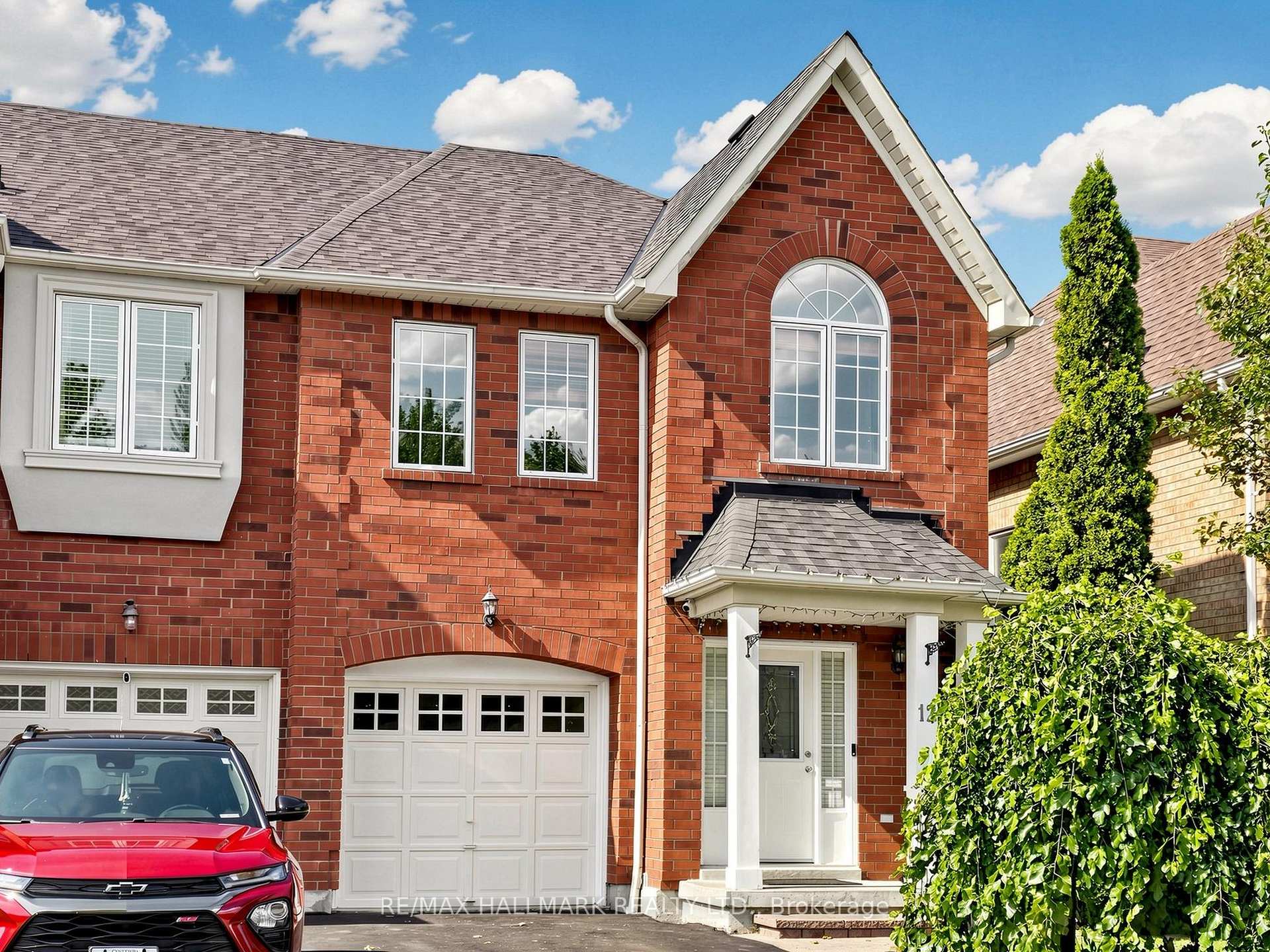 Photo 3 of 12 Stokely Crescent, Whitby, Downtown Whitby — HOMEH