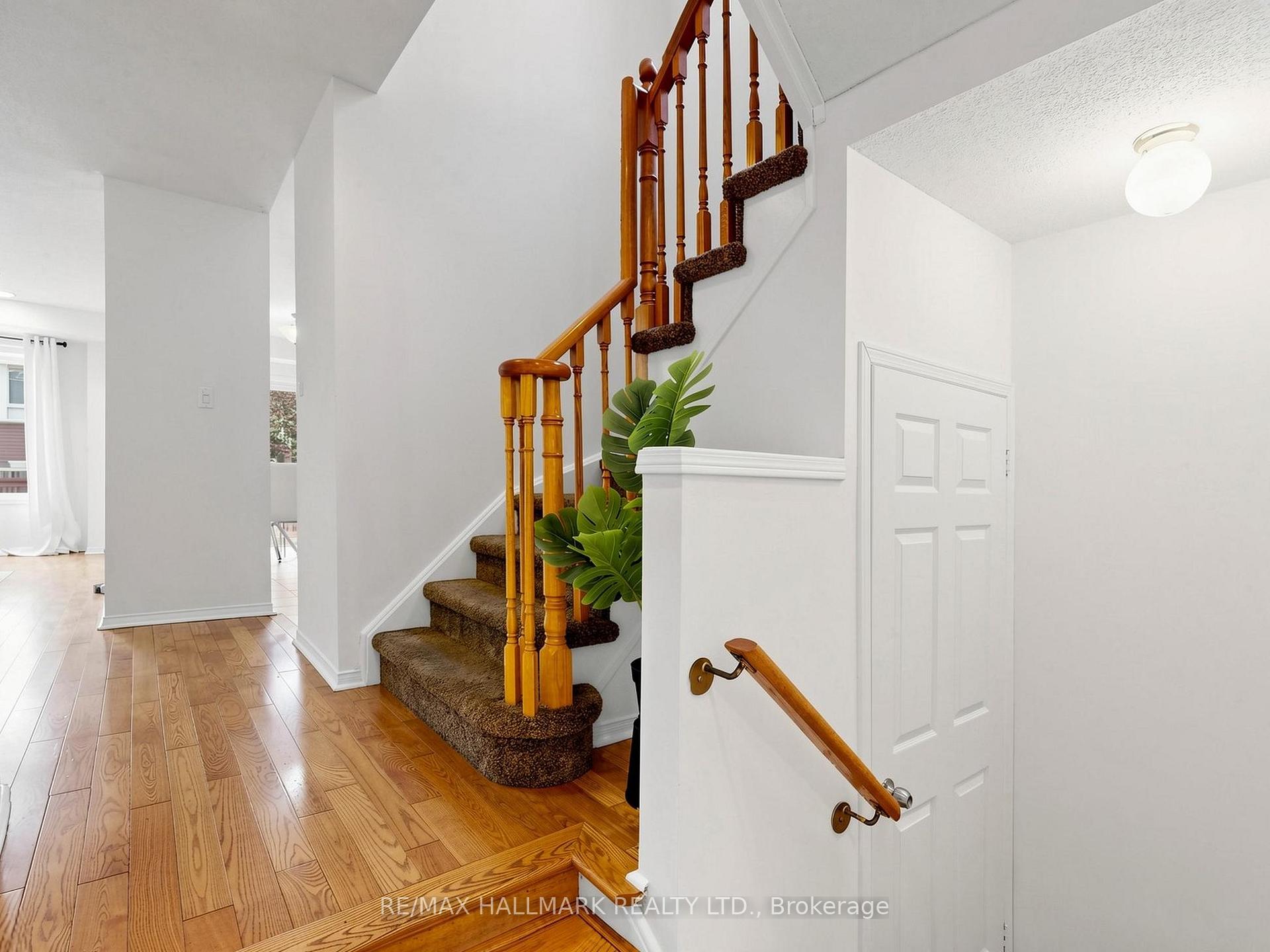 Photo 7 of 12 Stokely Crescent, Whitby, Downtown Whitby — HOMEH