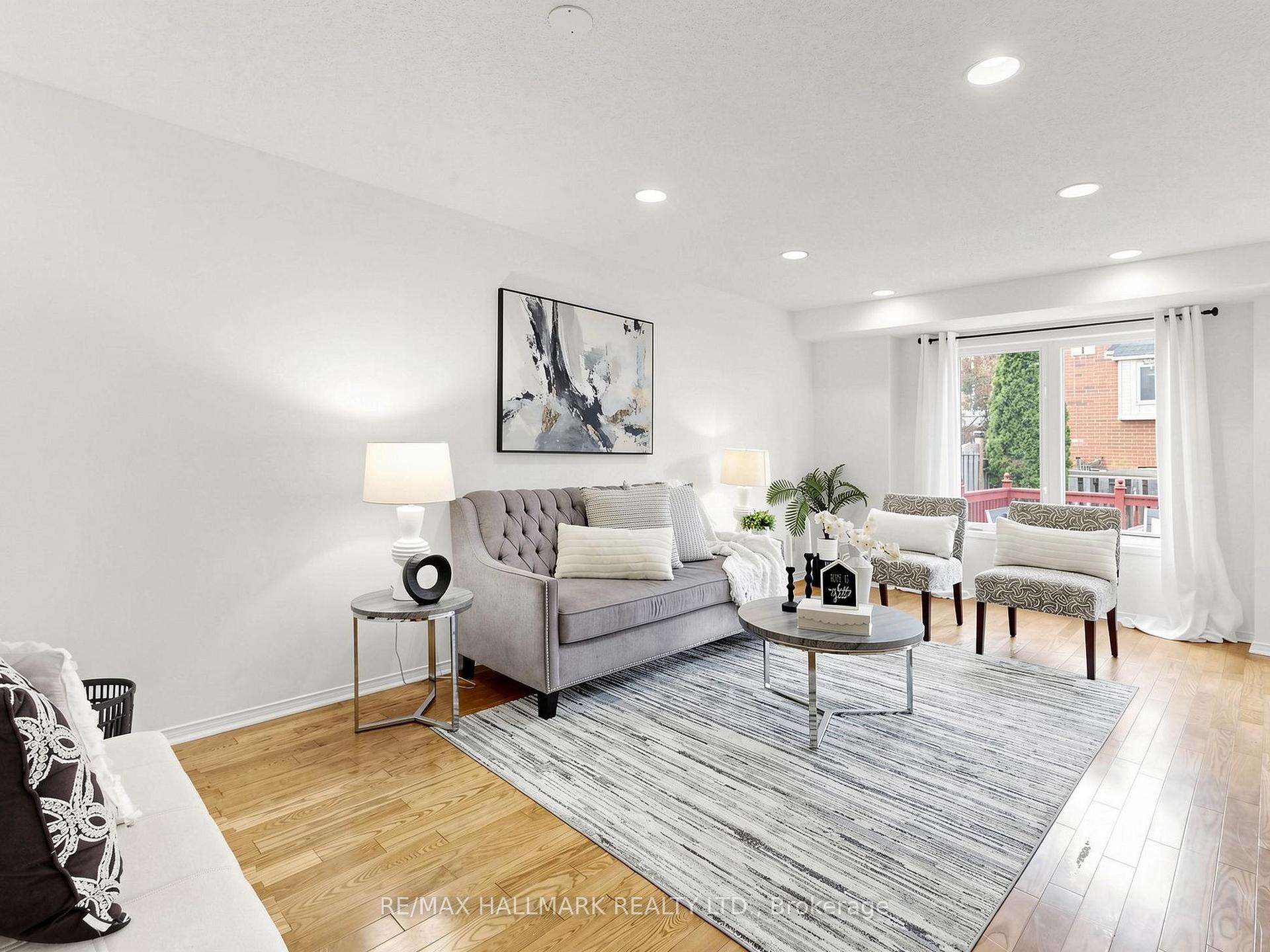 Photo 8 of 12 Stokely Crescent, Whitby, Downtown Whitby — HOMEH