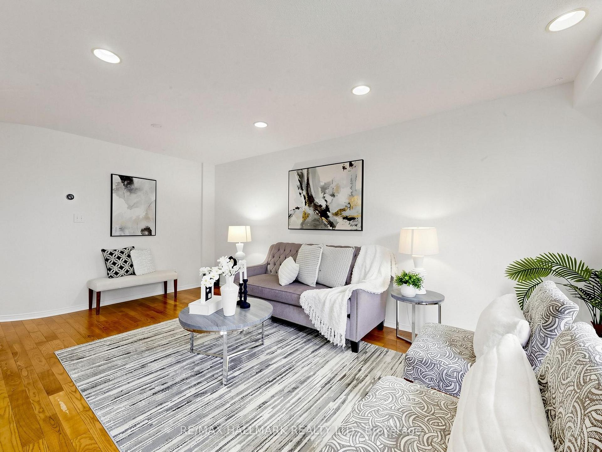 Photo 10 of 12 Stokely Crescent, Whitby, Downtown Whitby — HOMEH