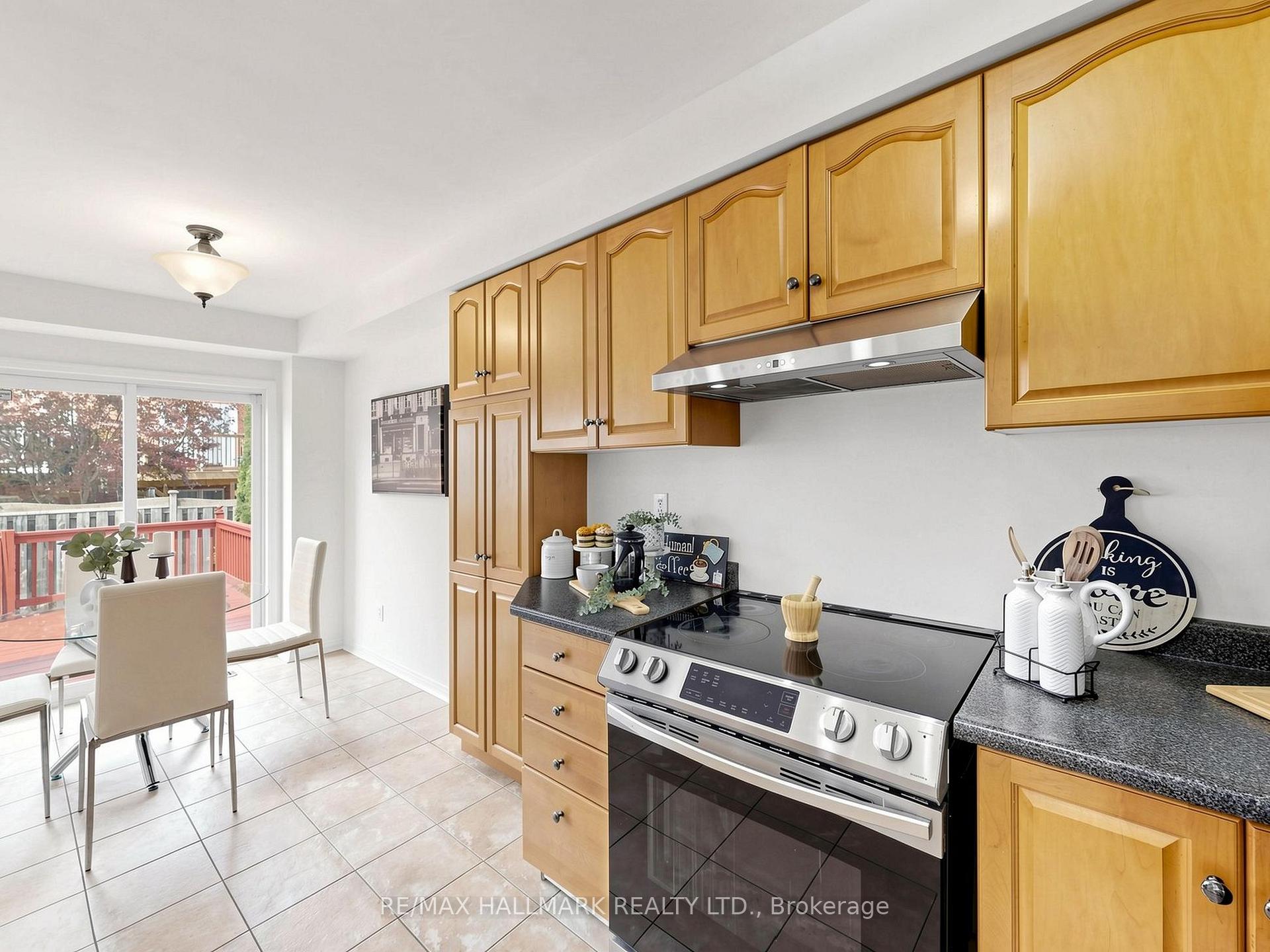 Photo 15 of 12 Stokely Crescent, Whitby, Downtown Whitby — HOMEH