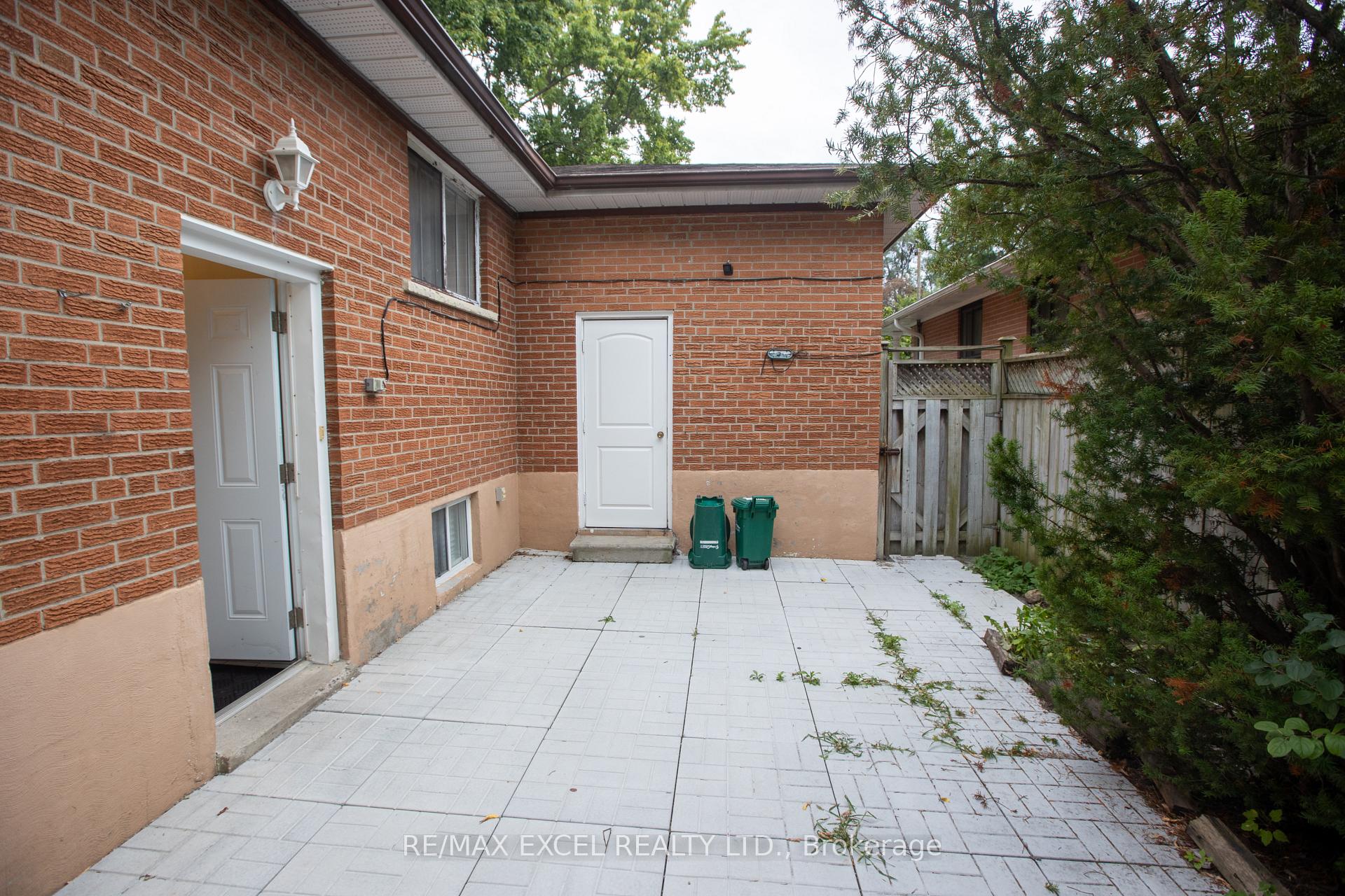 Photo 2 of Unit Basement, 387 Crosby Avenue, Richmond Hill, Crosby — HOMEH