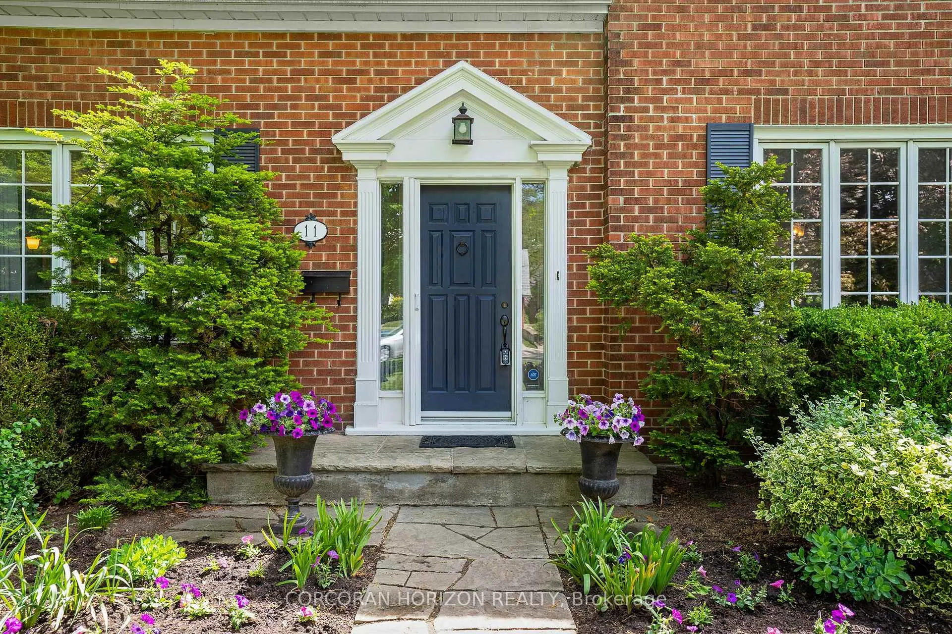 Photo 4 of 11 Lansdowne Road S, Cambridge — HOMEH