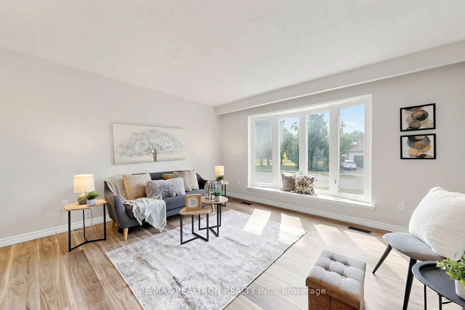 Photo 2 of 938 Whitefield Drive, Peterborough, Otonabee Ward 1 — HOMEH