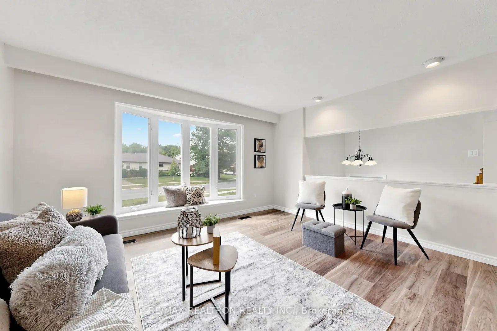 Photo 4 of 938 Whitefield Drive, Peterborough, Otonabee Ward 1 — HOMEH