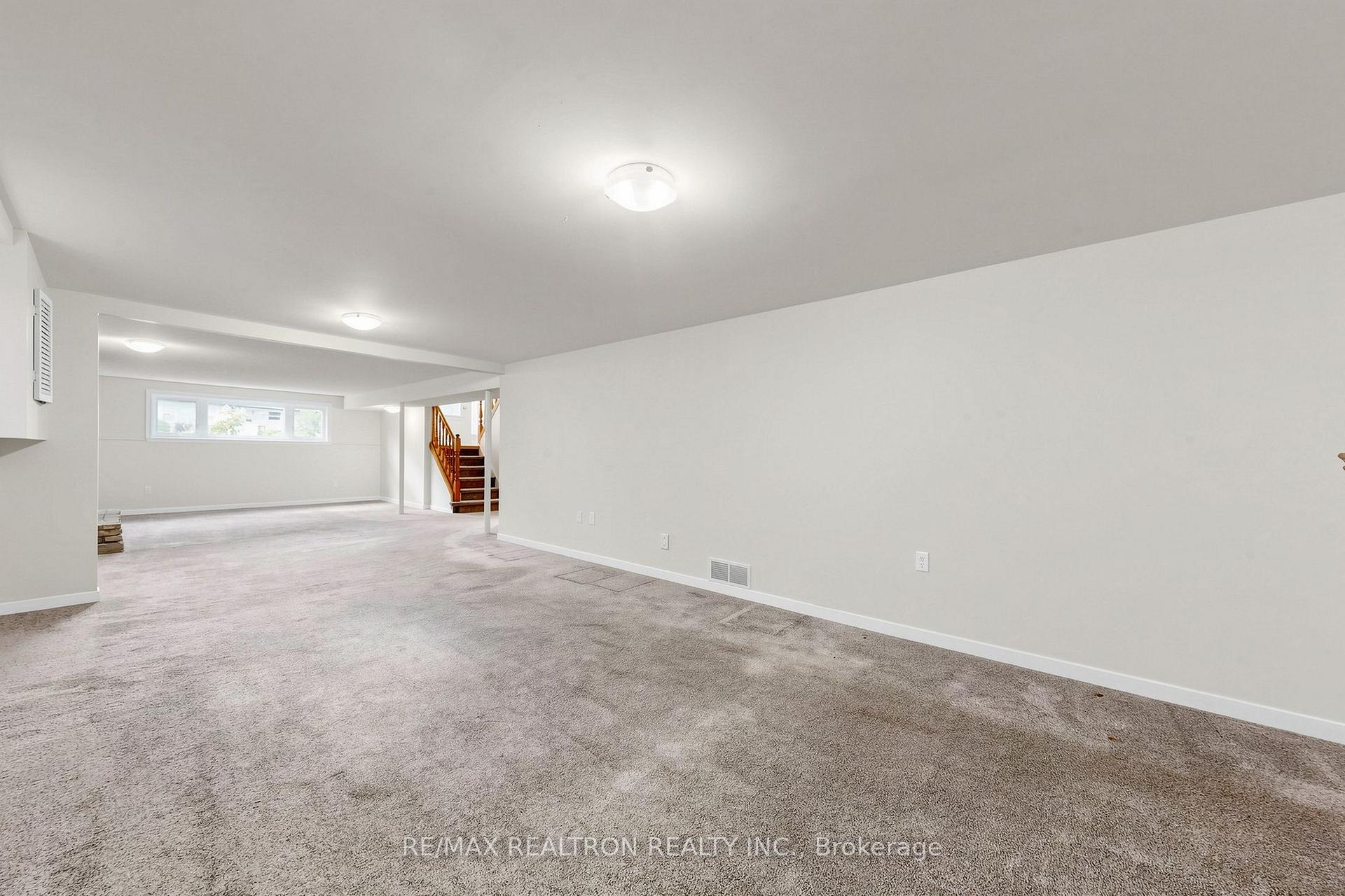 Photo 36 of 938 Whitefield Drive, Peterborough, Otonabee Ward 1 — HOMEH