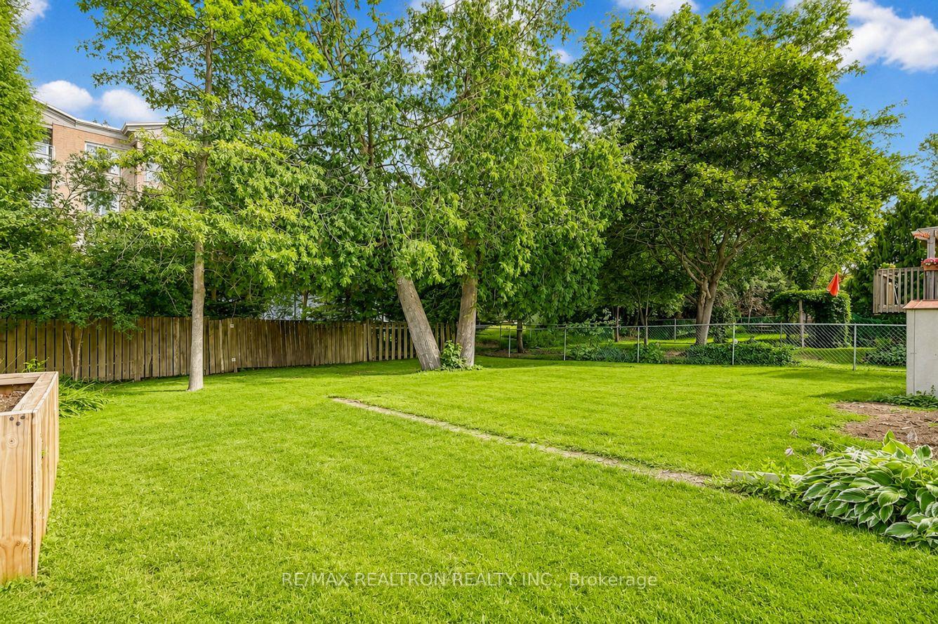 Photo 41 of 938 Whitefield Drive, Peterborough, Otonabee Ward 1 — HOMEH