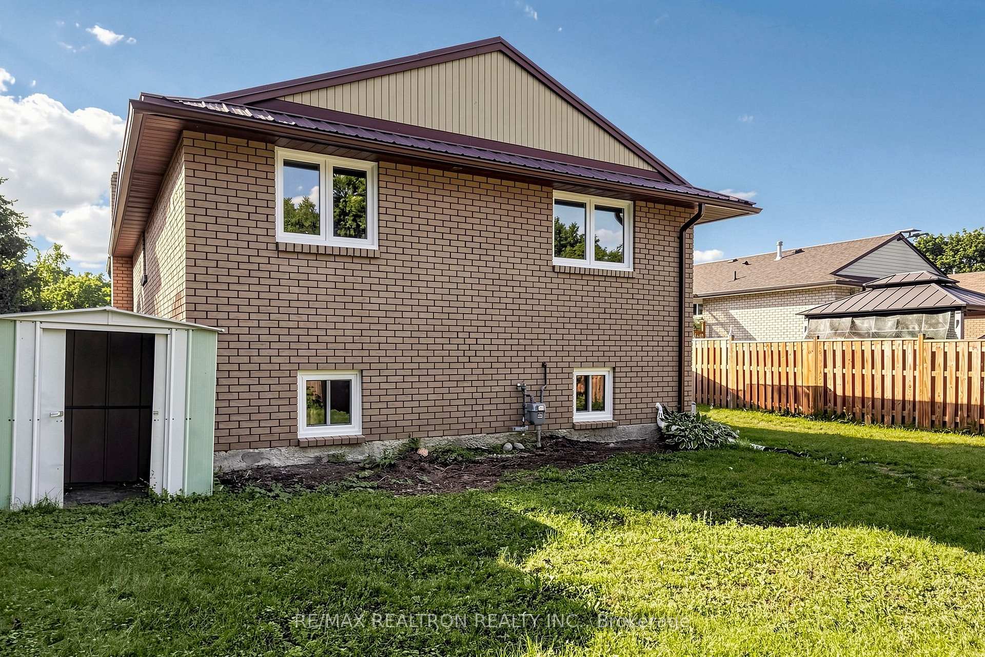 Photo 42 of 938 Whitefield Drive, Peterborough, Otonabee Ward 1 — HOMEH