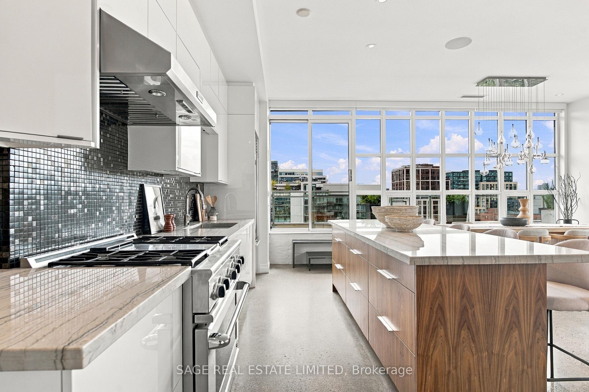 Photo 5 of Unit 903, 19 Brant Street, Toronto, Waterfront Communities — HOMEH