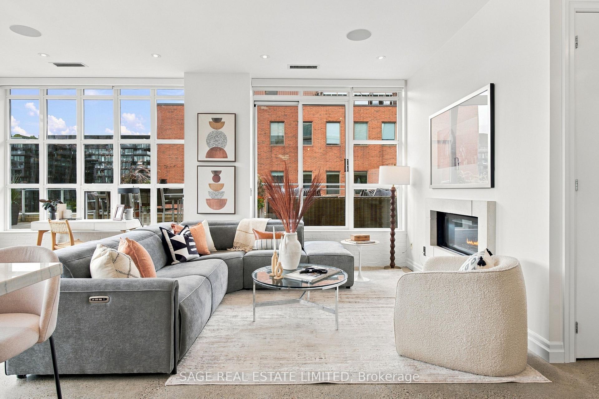 Photo 6 of Unit 903, 19 Brant Street, Toronto, Waterfront Communities — HOMEH