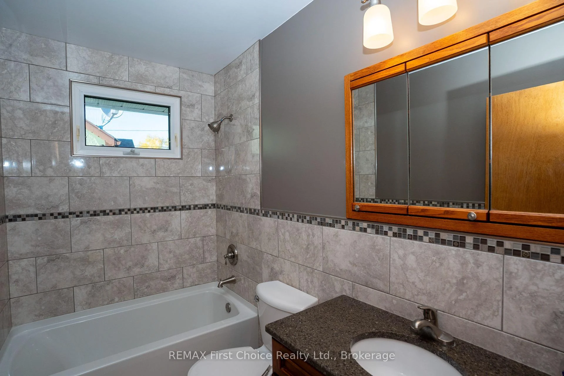 Photo 18 of 942 Crowe Avenue, Fort Frances — HOMEH