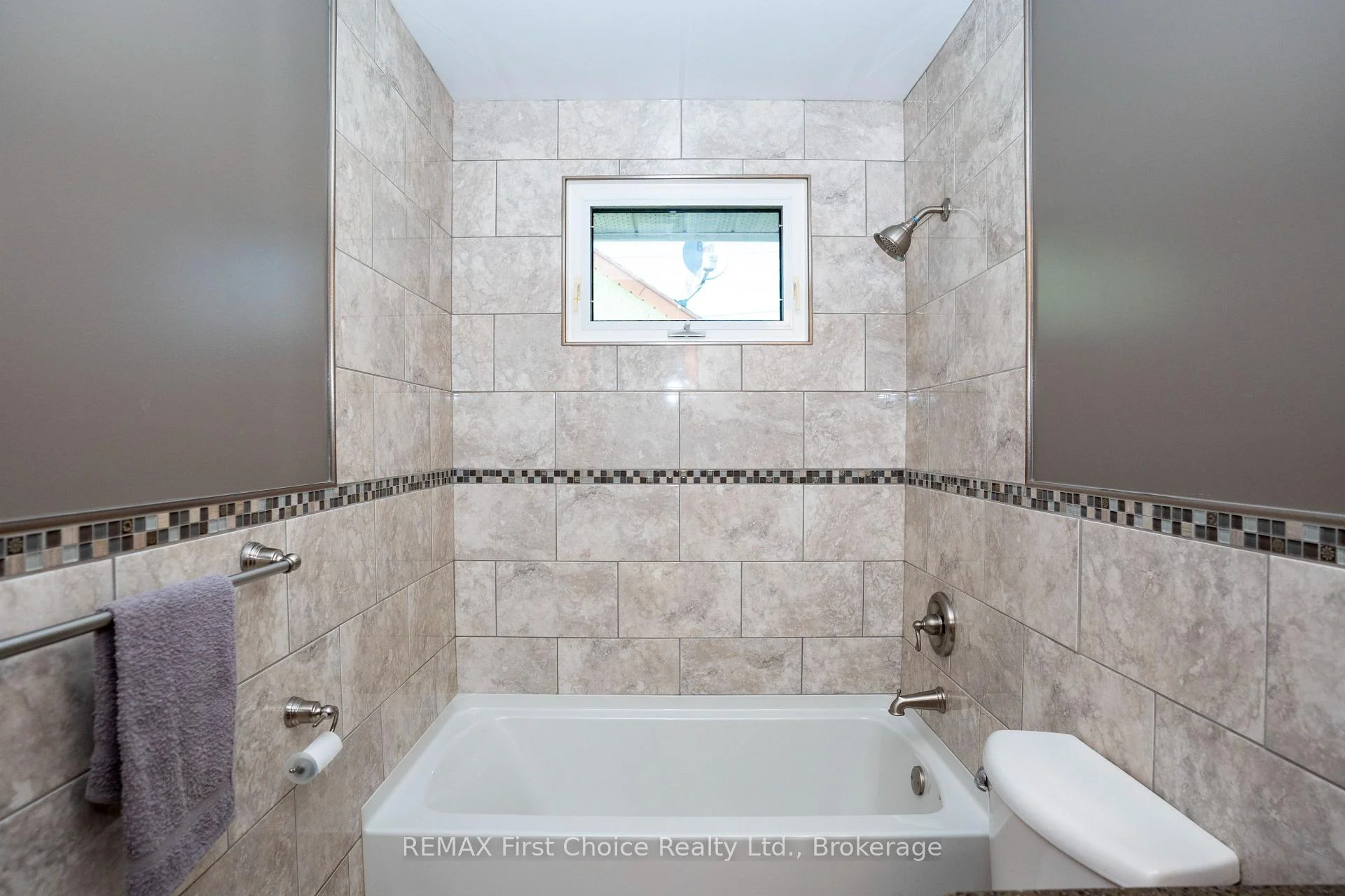 Photo 17 of 942 Crowe Avenue, Fort Frances — HOMEH