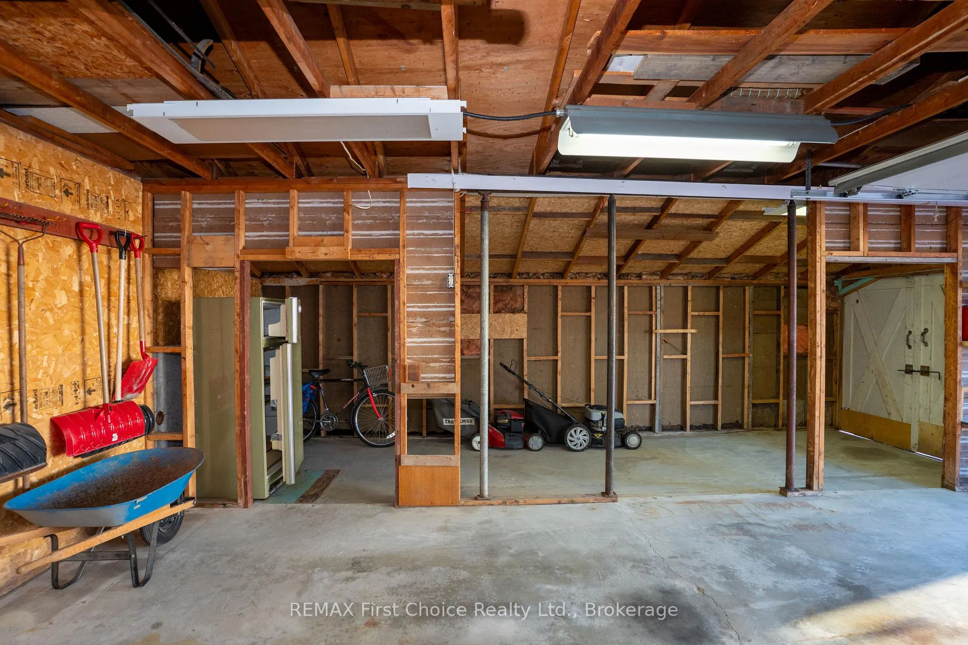 Photo 38 of 942 Crowe Avenue, Fort Frances — HOMEH