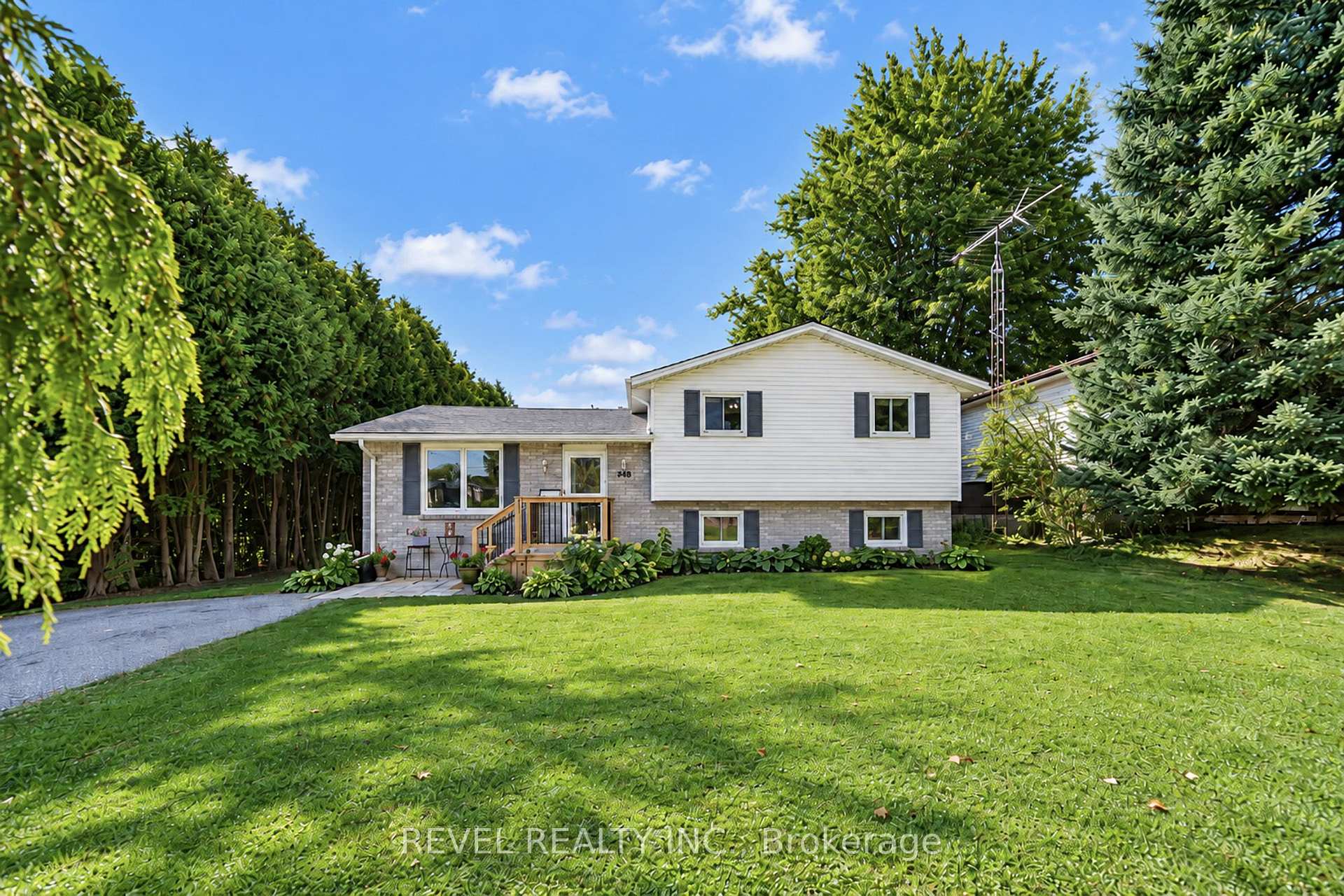 Photo of 218 Mechanic Street W