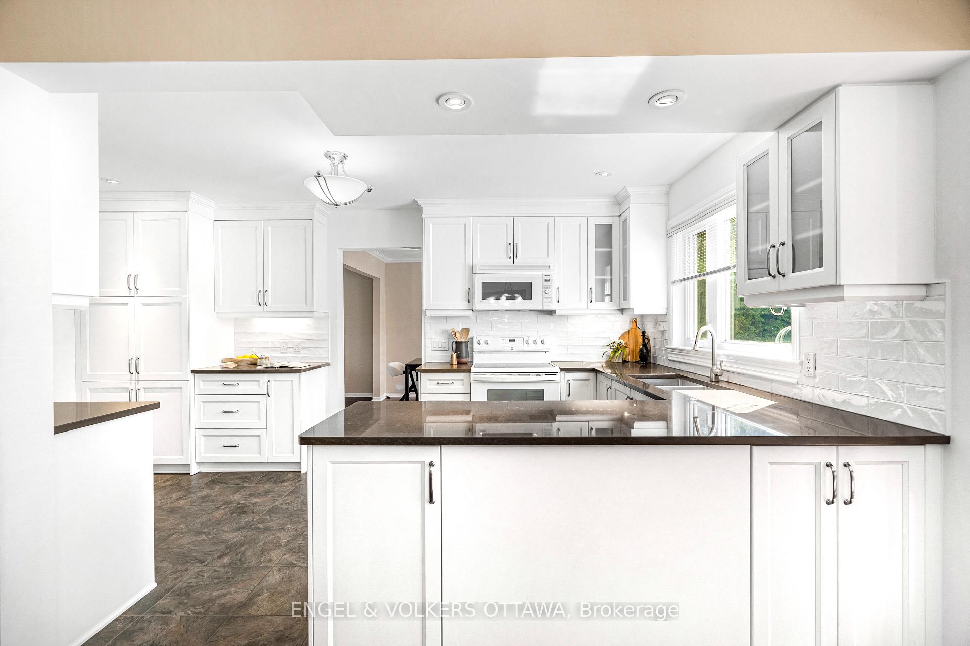 Photo 18 of 6 Forest Heights Avenue, Ottawa, Stittsville (Central) — HOMEH
