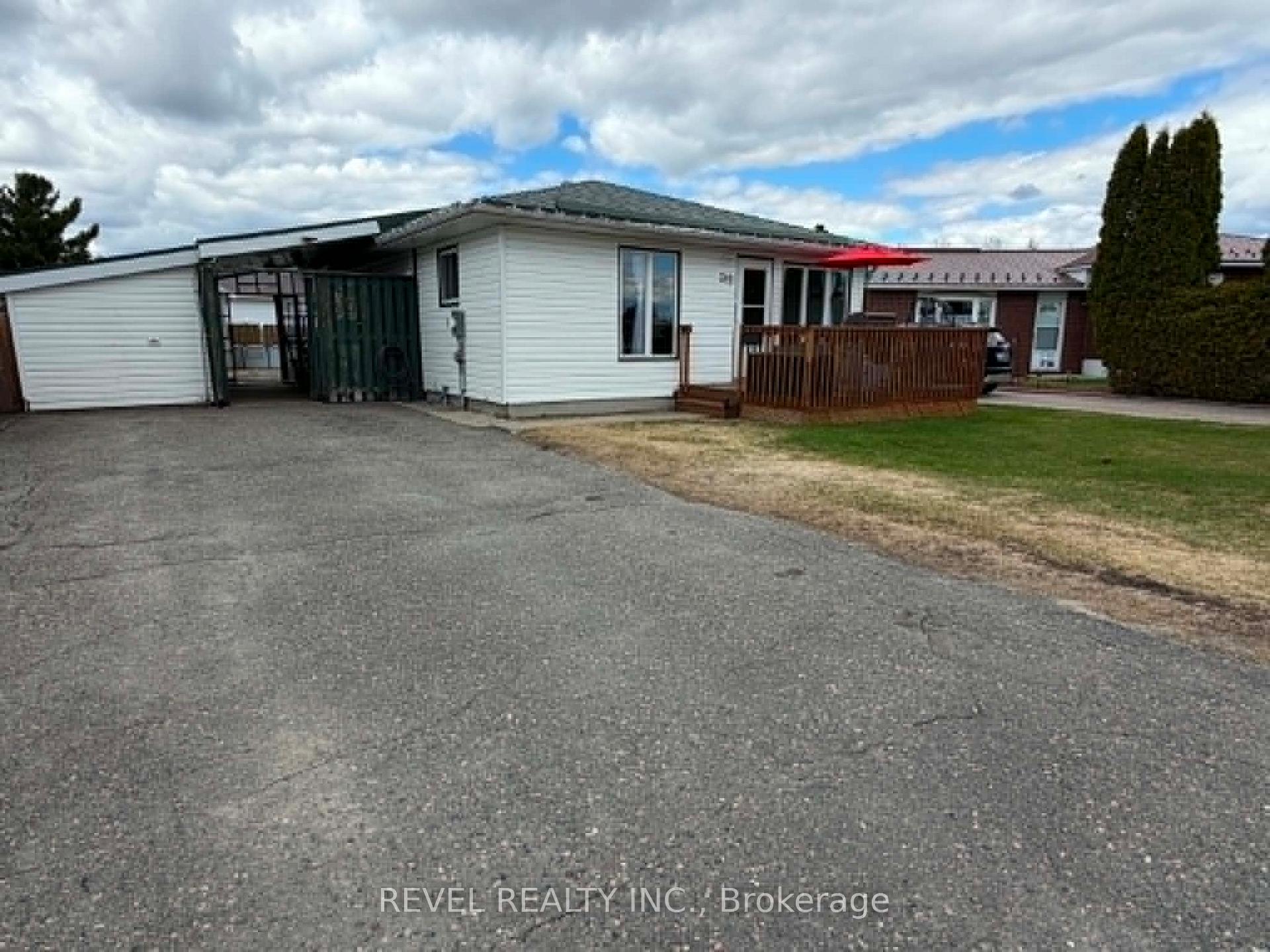 Photo 2 of 315 Frontenac Crescent, Timmins, MTJ - Main Area — HOMEH