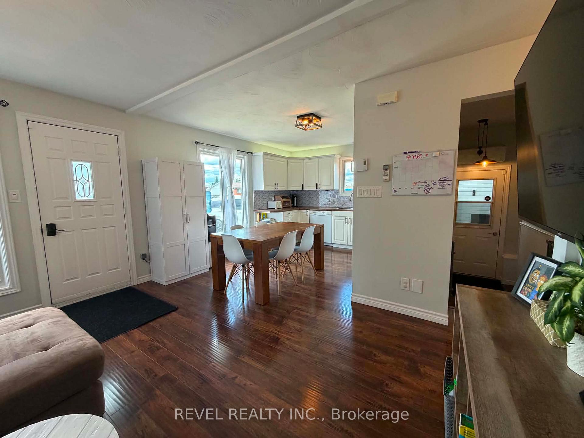 Photo 6 of 315 Frontenac Crescent, Timmins, MTJ - Main Area — HOMEH